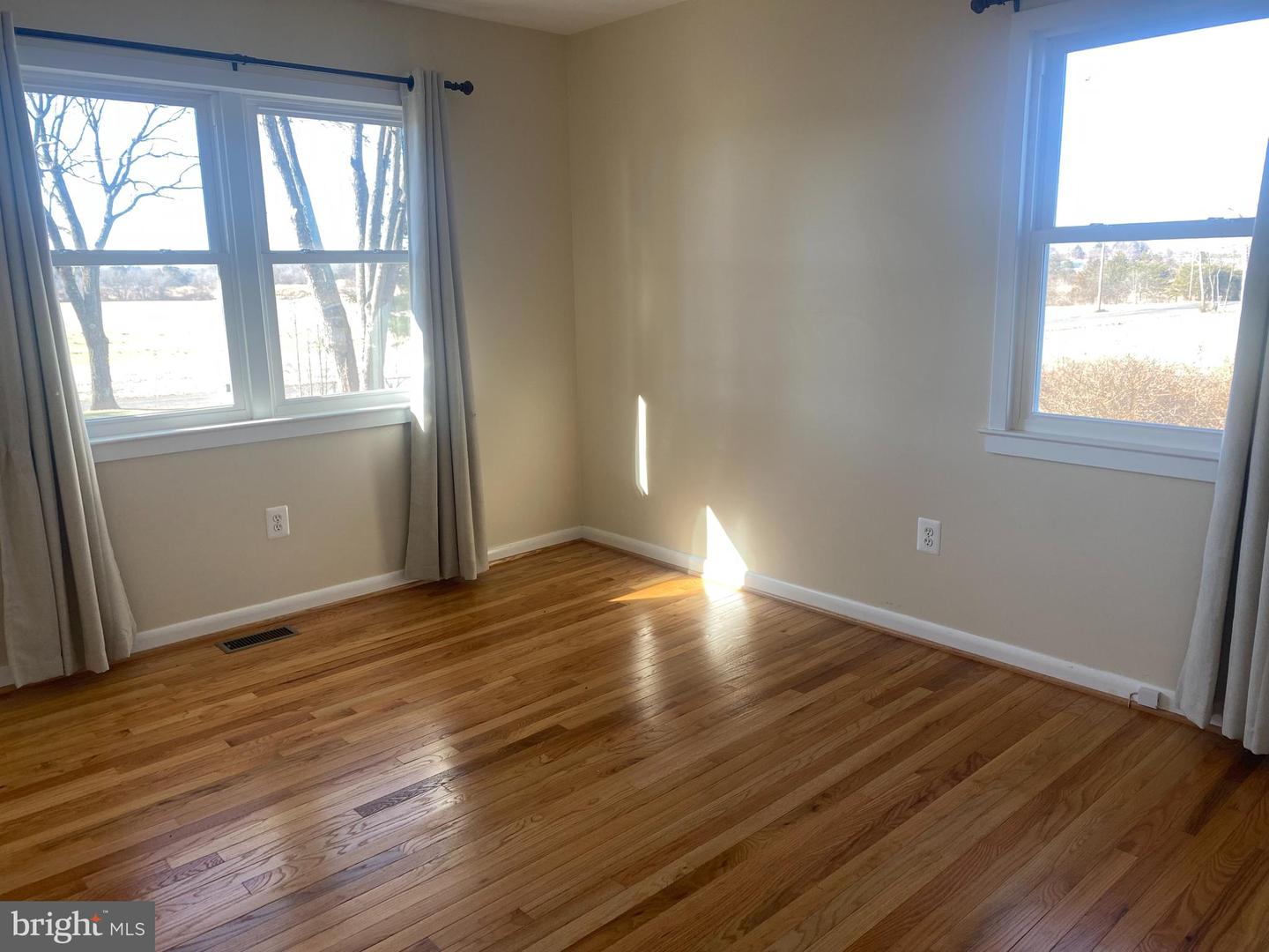 10031 BOTELER RD, MIDLAND, Virginia 22728, 5 Bedrooms Bedrooms, ,2 BathroomsBathrooms,Residential,For Sale,10031 BOTELER RD,VAFQ2010956 MLS # VAFQ2010956 10031 BOTELER RD, MIDLAND, Virginia 22728, 5 Bedrooms Bedrooms, ,2 BathroomsBathrooms,Residential,For Sale,10031 BOTELER RD,VAFQ2010956 MLS # VAFQ2010956