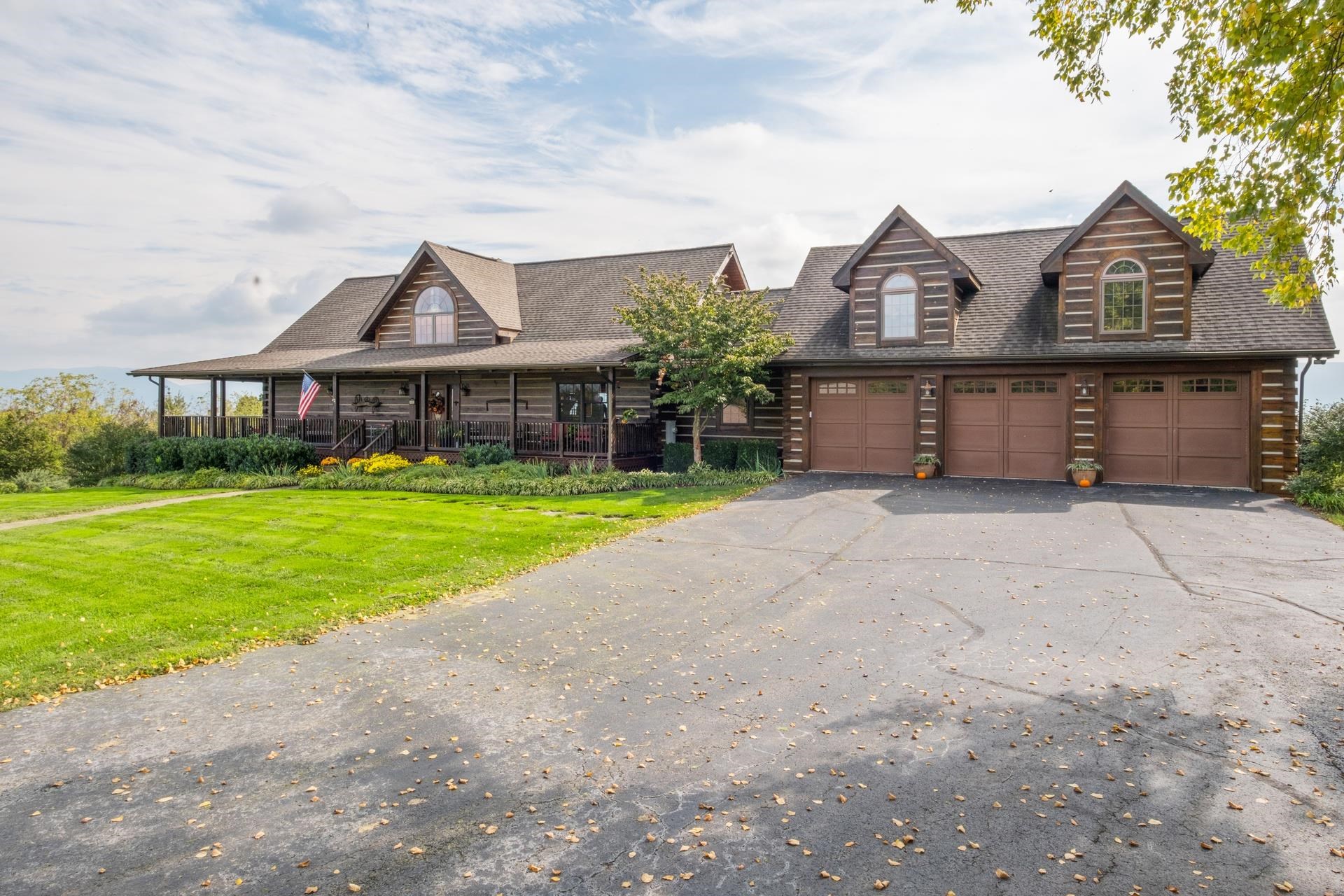 945 NEESE LN, NEW MARKET, Virginia 22844, 4 Bedrooms Bedrooms, ,4 BathroomsBathrooms,Residential,14,945 NEESE LN,658233 MLS # 658233