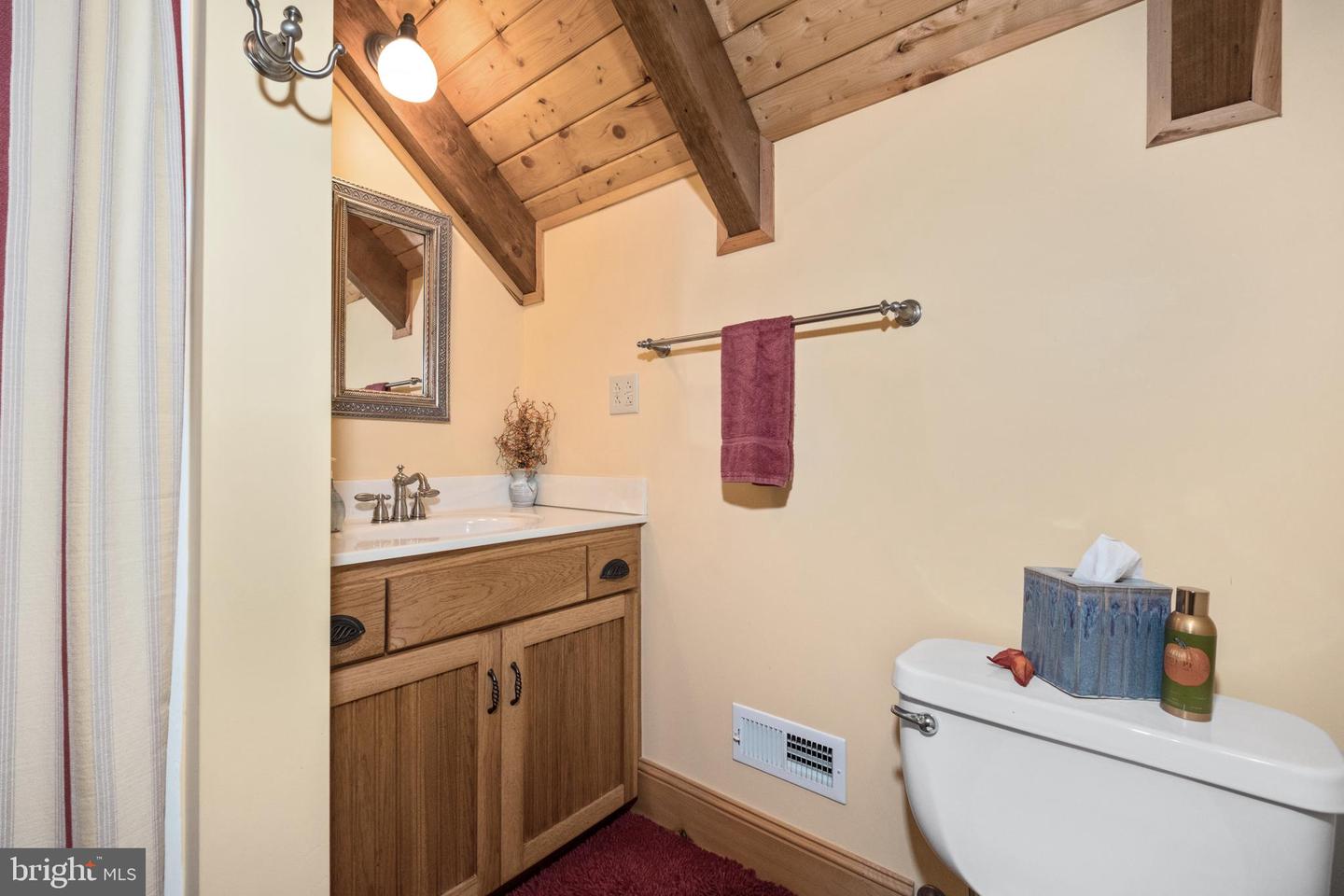 945 NEESE LN, NEW MARKET, Virginia 22844, 4 Bedrooms Bedrooms, 9 Rooms Rooms,4 BathroomsBathrooms,Residential,For Sale,945 NEESE LN,VASH2009944 MLS # VASH2009944