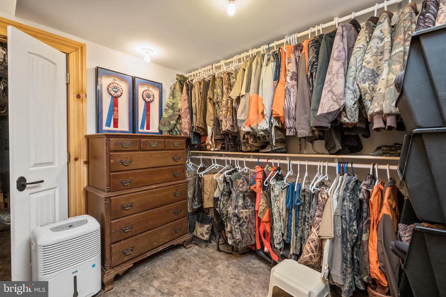 945 NEESE LN, NEW MARKET, Virginia 22844, 4 Bedrooms Bedrooms, 9 Rooms Rooms,4 BathroomsBathrooms,Residential,For Sale,945 NEESE LN,VASH2009944 MLS # VASH2009944