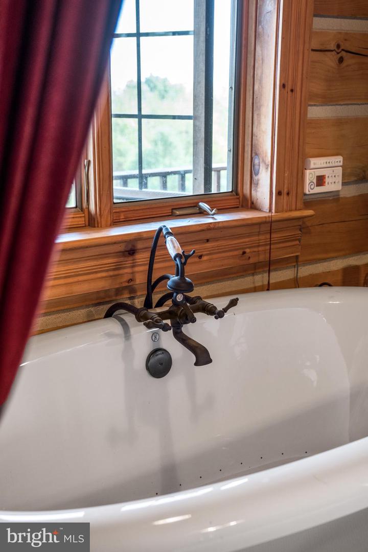 945 NEESE LN, NEW MARKET, Virginia 22844, 4 Bedrooms Bedrooms, 9 Rooms Rooms,4 BathroomsBathrooms,Residential,For Sale,945 NEESE LN,VASH2009944 MLS # VASH2009944