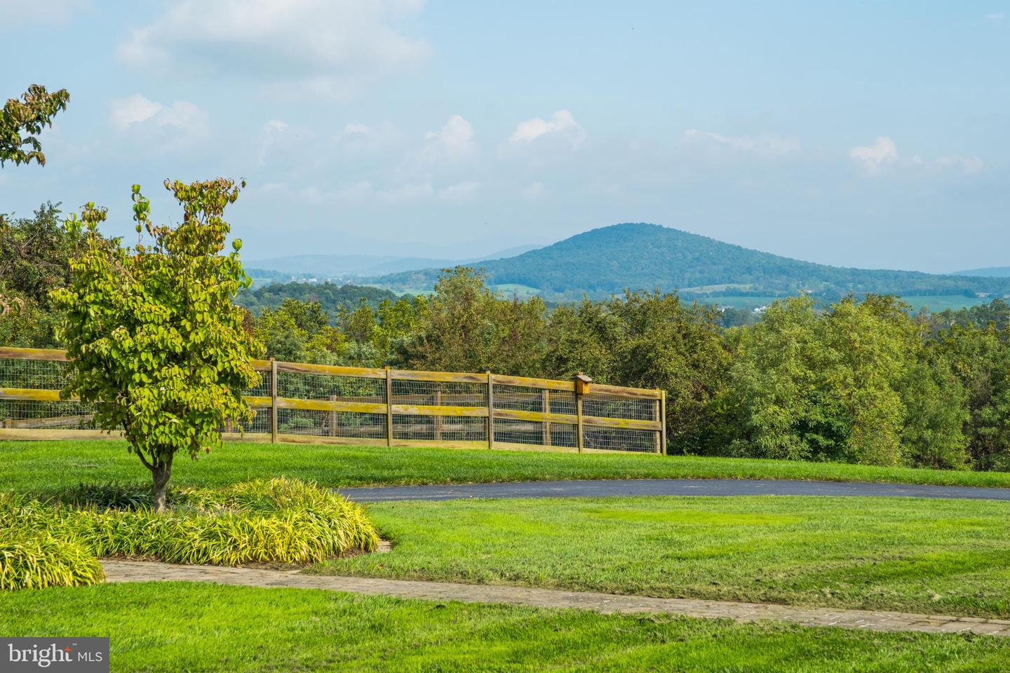 945 NEESE LN, NEW MARKET, Virginia 22844, 4 Bedrooms Bedrooms, 9 Rooms Rooms,4 BathroomsBathrooms,Residential,For Sale,945 NEESE LN,VASH2009944 MLS # VASH2009944