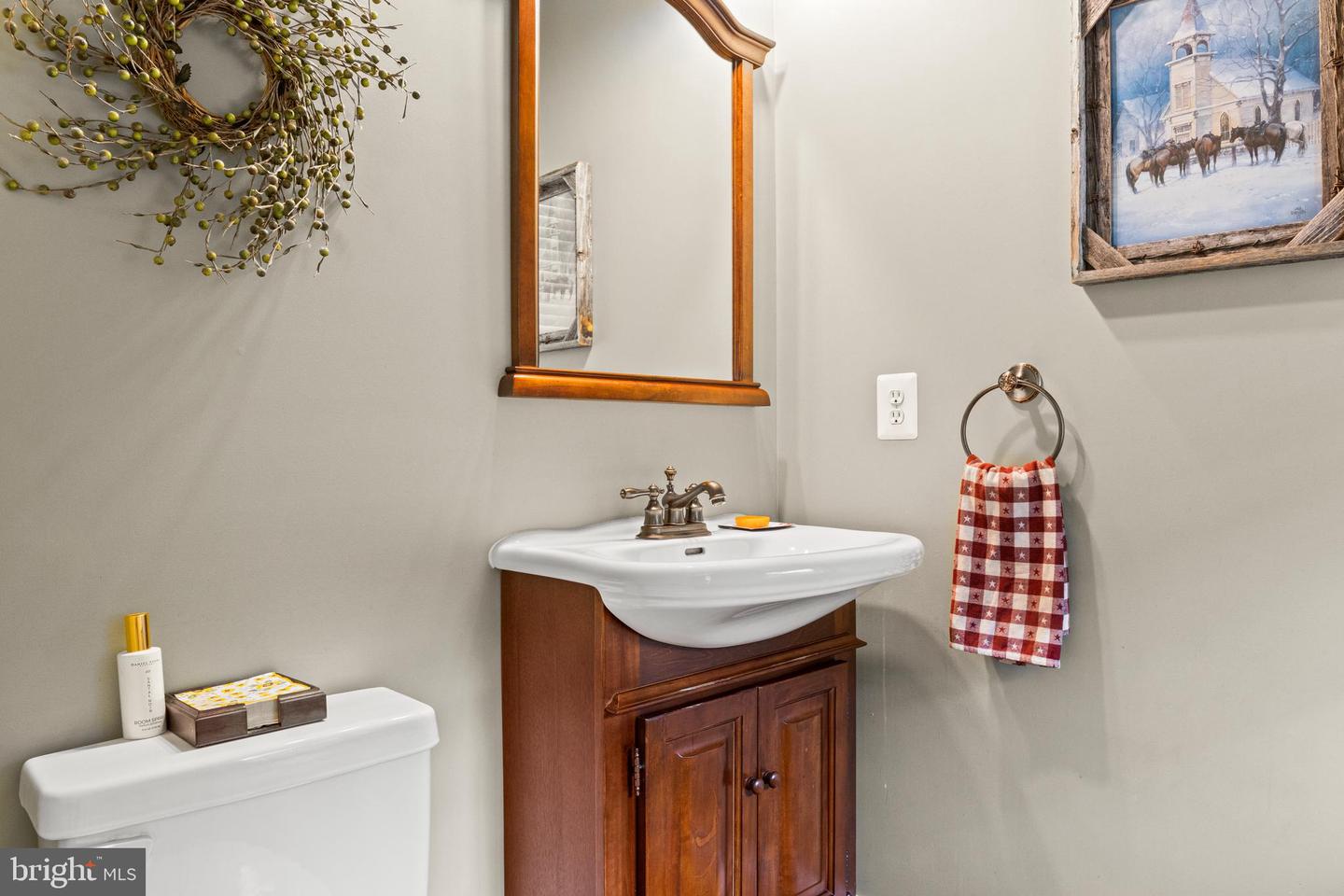 7312 OAK LN, MARSHALL, Virginia 20115, 4 Bedrooms Bedrooms, ,3 BathroomsBathrooms,Residential,For Sale,7312 OAK LN,VAFQ2015344 MLS # VAFQ2015344