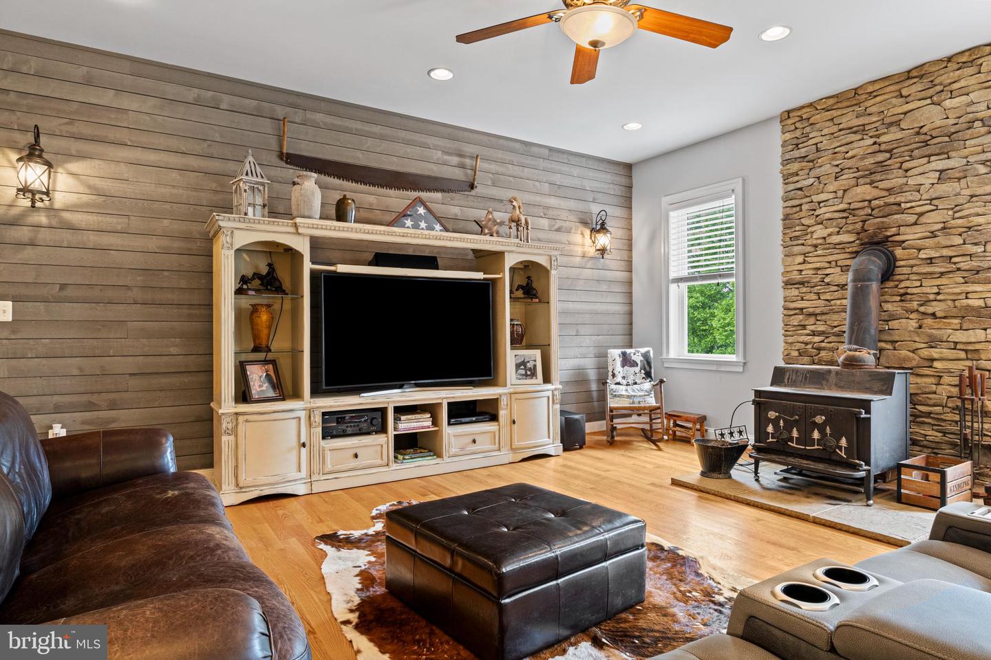 7312 OAK LN, MARSHALL, Virginia 20115, 4 Bedrooms Bedrooms, ,3 BathroomsBathrooms,Residential,For Sale,7312 OAK LN,VAFQ2015344 MLS # VAFQ2015344