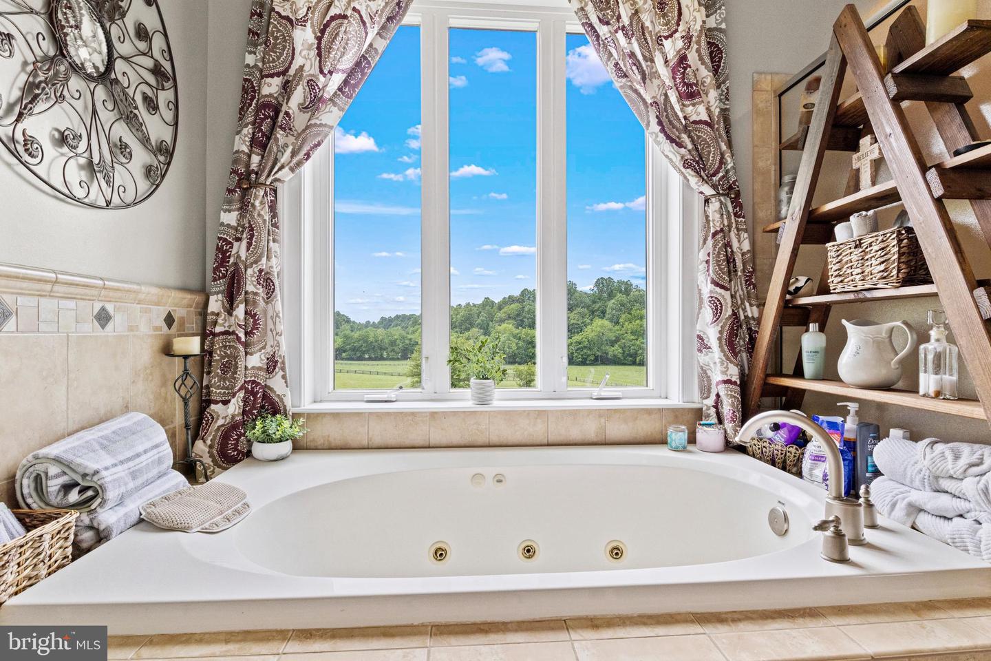 7312 OAK LN, MARSHALL, Virginia 20115, 4 Bedrooms Bedrooms, ,3 BathroomsBathrooms,Residential,For Sale,7312 OAK LN,VAFQ2015344 MLS # VAFQ2015344