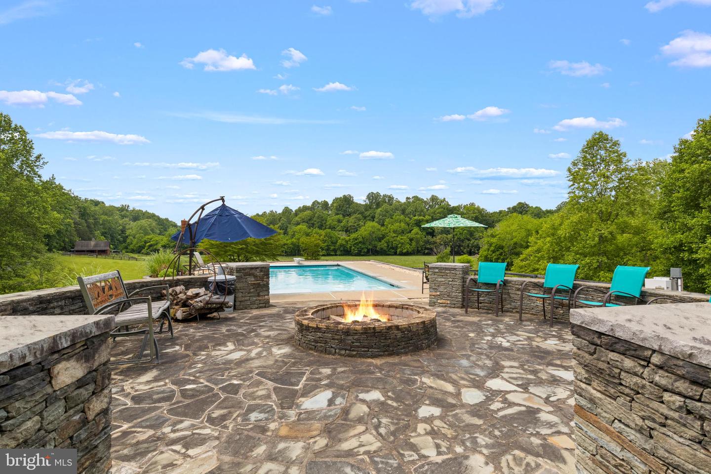 7312 OAK LN, MARSHALL, Virginia 20115, 4 Bedrooms Bedrooms, ,3 BathroomsBathrooms,Residential,For Sale,7312 OAK LN,VAFQ2015344 MLS # VAFQ2015344