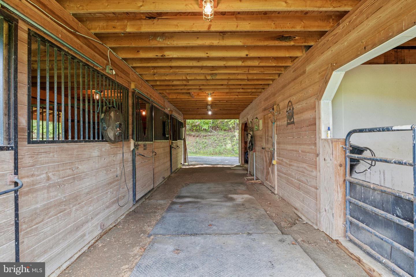 7312 OAK LN, MARSHALL, Virginia 20115, 4 Bedrooms Bedrooms, ,3 BathroomsBathrooms,Residential,For Sale,7312 OAK LN,VAFQ2015344 MLS # VAFQ2015344