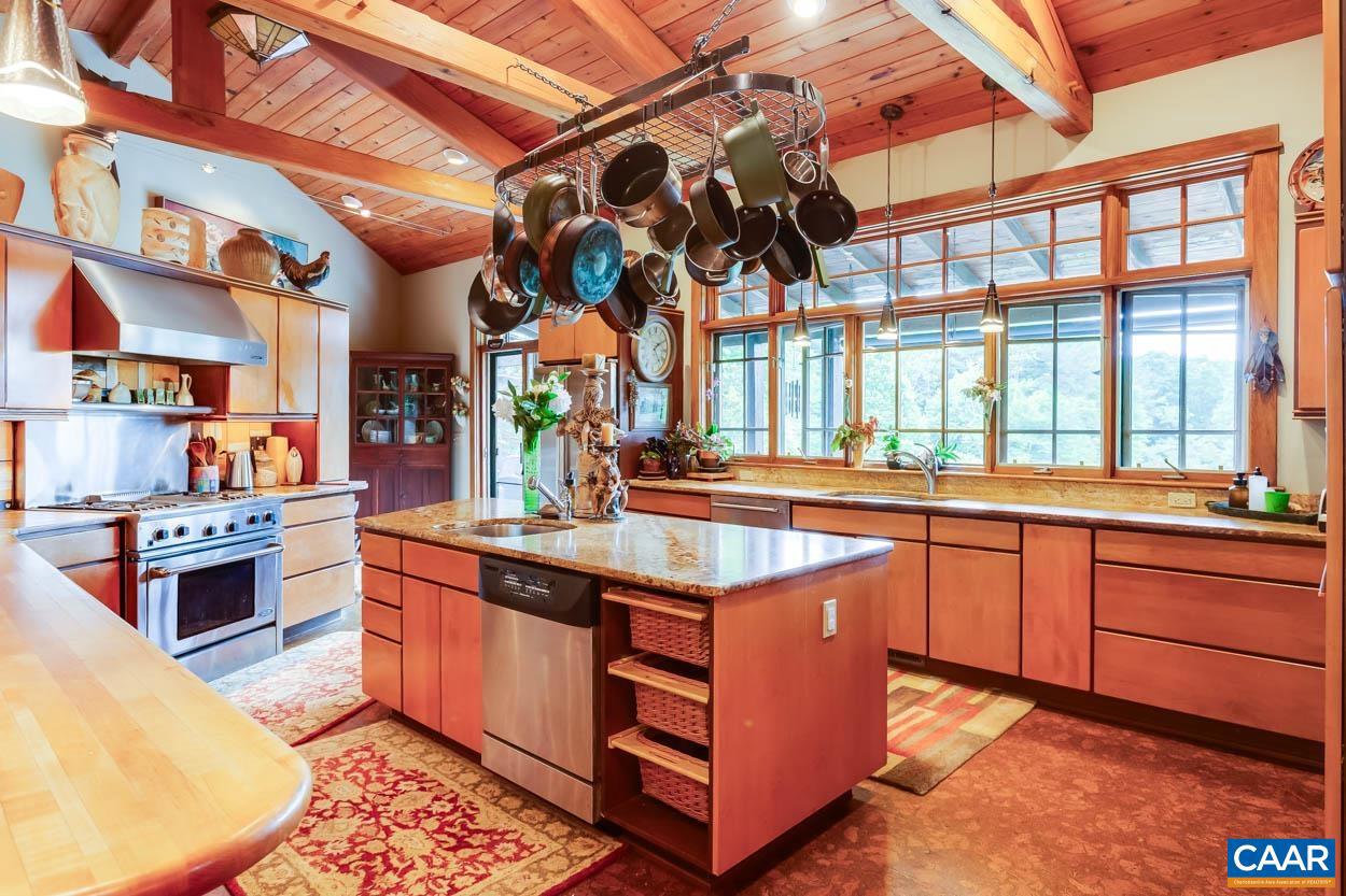 174 SARVISBERRY LN SW, FLOYD, Virginia 24091, 5 Bedrooms Bedrooms, ,5 BathroomsBathrooms,Residential,For Sale,174 SARVISBERRY LN SW,653509 MLS # 653509