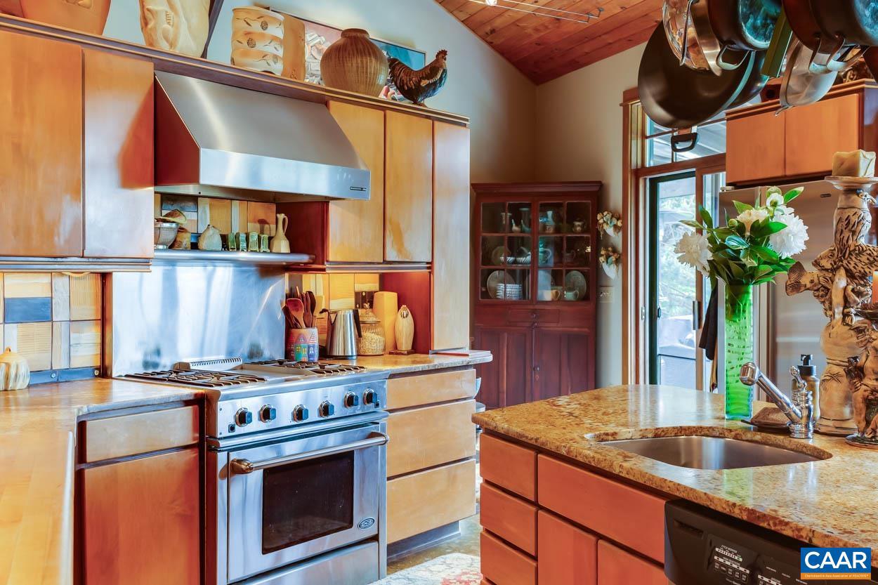 174 SARVISBERRY LN SW, FLOYD, Virginia 24091, 5 Bedrooms Bedrooms, ,5 BathroomsBathrooms,Residential,For Sale,174 SARVISBERRY LN SW,653509 MLS # 653509