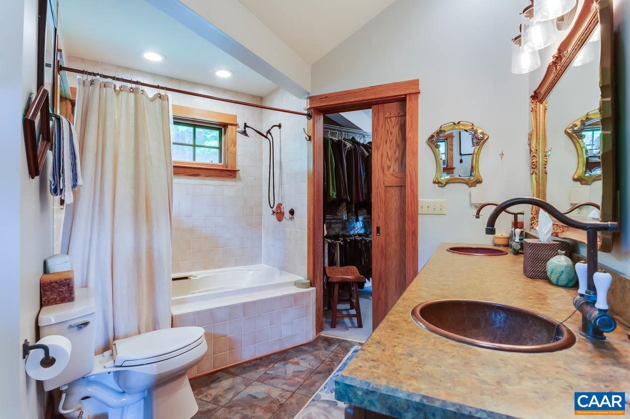 174 SARVISBERRY LN SW, FLOYD, Virginia 24091, 5 Bedrooms Bedrooms, ,5 BathroomsBathrooms,Residential,For Sale,174 SARVISBERRY LN SW,653509 MLS # 653509