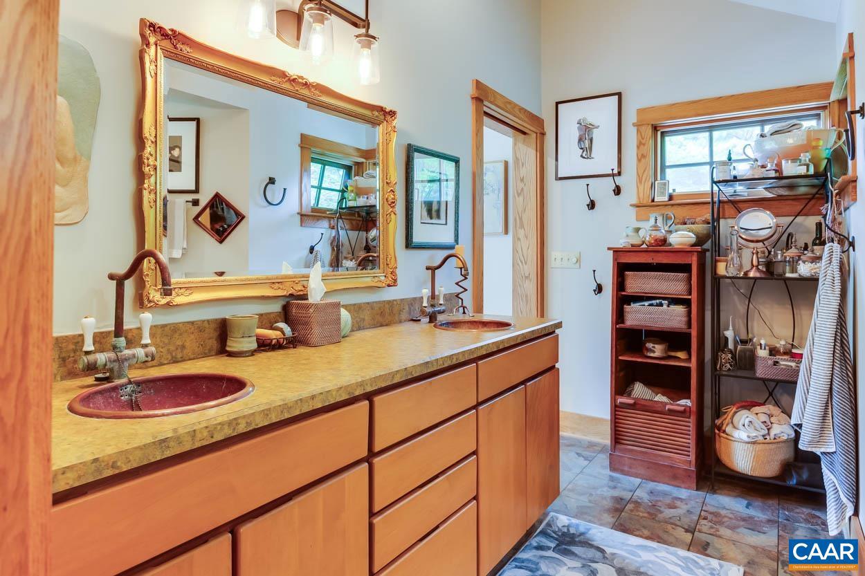 174 SARVISBERRY LN SW, FLOYD, Virginia 24091, 5 Bedrooms Bedrooms, ,5 BathroomsBathrooms,Residential,For Sale,174 SARVISBERRY LN SW,653509 MLS # 653509