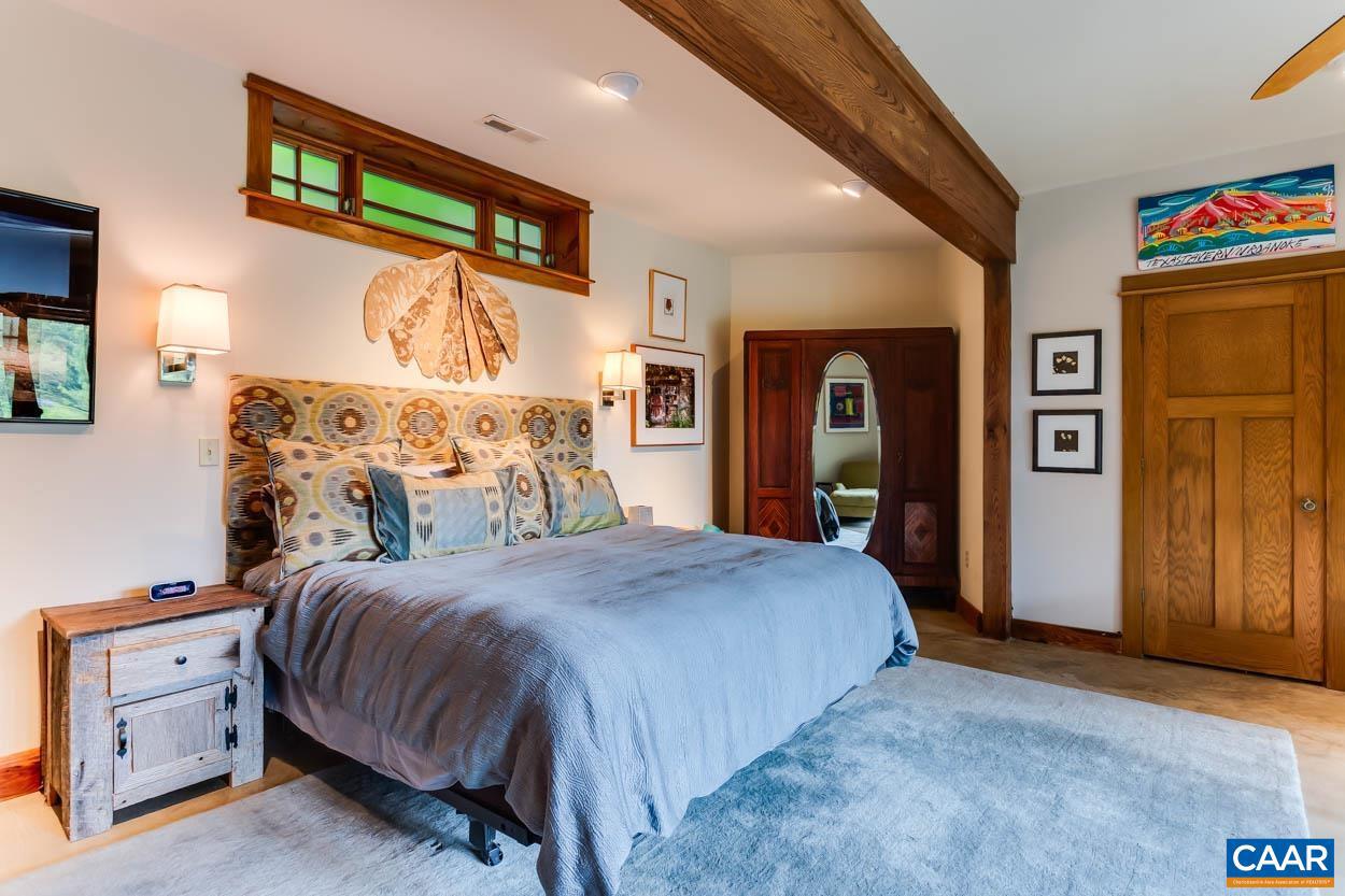 174 SARVISBERRY LN SW, FLOYD, Virginia 24091, 5 Bedrooms Bedrooms, ,5 BathroomsBathrooms,Residential,For Sale,174 SARVISBERRY LN SW,653509 MLS # 653509