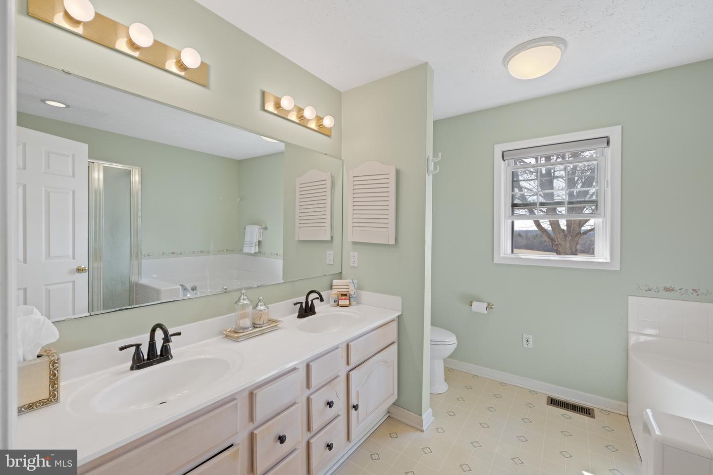 4204 OLD FINCASTLE RD, FINCASTLE, Virginia 24090, 3 Bedrooms Bedrooms, ,2 BathroomsBathrooms,Residential,For Sale,4204 OLD FINCASTLE RD,VABO2000012 MLS # VABO2000012