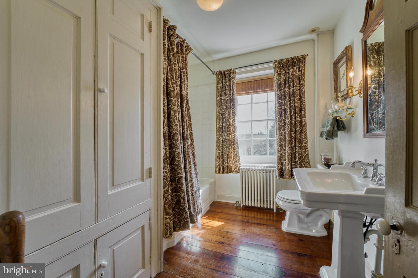 38678 PIGGOTT BOTTOM RD, HAMILTON, Virginia 20158, 4 Bedrooms Bedrooms, ,2 BathroomsBathrooms,Residential,For Sale,38678 PIGGOTT BOTTOM RD,VALO2088172 MLS # VALO2088172