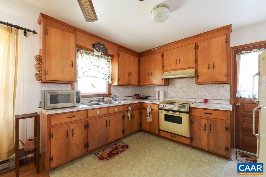 6928 BLACKWELLS HOLLOW RD, CROZET, Virginia 22932, 2 Bedrooms Bedrooms, ,1 BathroomBathrooms,Residential,For Sale,6928 BLACKWELLS HOLLOW RD,663505 MLS # 663505