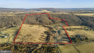 3671 HALFWAY RD THE PLAINS Virginia 20198