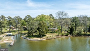 5556 ROANES WHARF RD GLOUCESTER Virginia 23061
