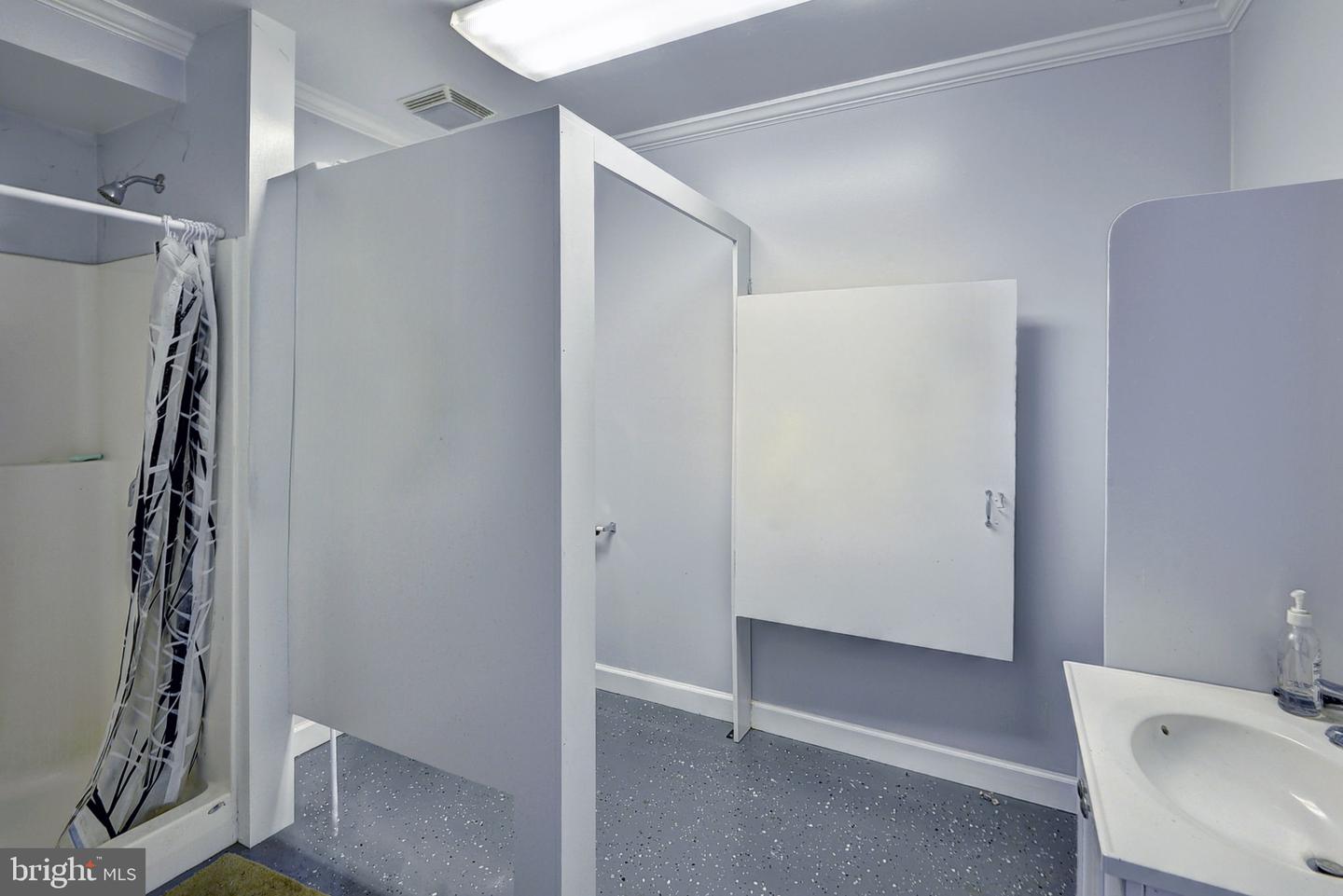 1025 GOOD LUCK RD, KILMARNOCK, Virginia 22482, ,Farm,For Sale,1025 GOOD LUCK RD,VALV2000786 MLS # VALV2000786