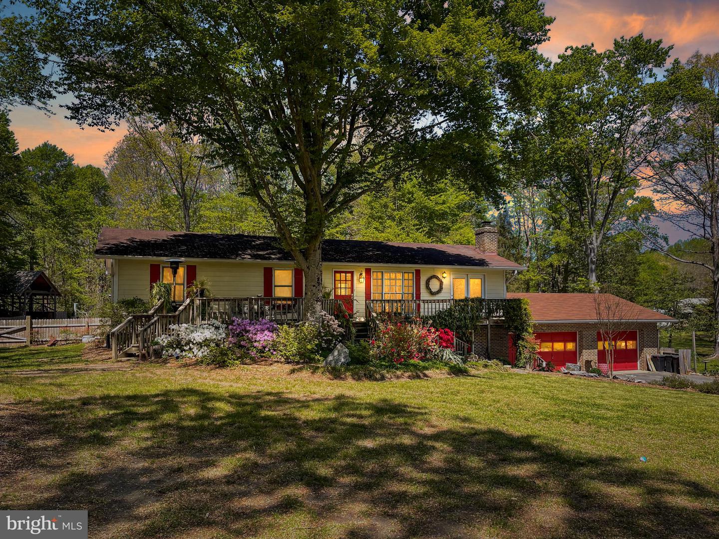 41 WOOD LANDING RD, FREDERICKSBURG, Virginia 22405, 4 Bedrooms Bedrooms, 12 Rooms Rooms,2 BathroomsBathrooms,Residential,For Sale,41 WOOD LANDING RD,VAST2037998 MLS # VAST2037998