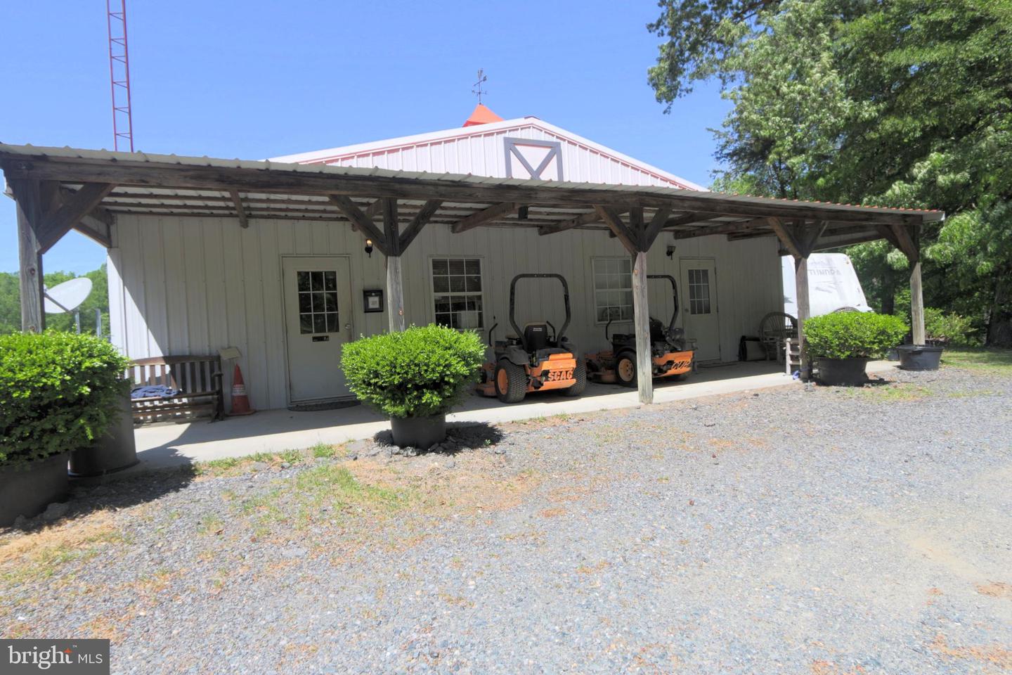 41 WOOD LANDING RD, FREDERICKSBURG, Virginia 22405, 4 Bedrooms Bedrooms, 12 Rooms Rooms,2 BathroomsBathrooms,Residential,For Sale,41 WOOD LANDING RD,VAST2037998 MLS # VAST2037998