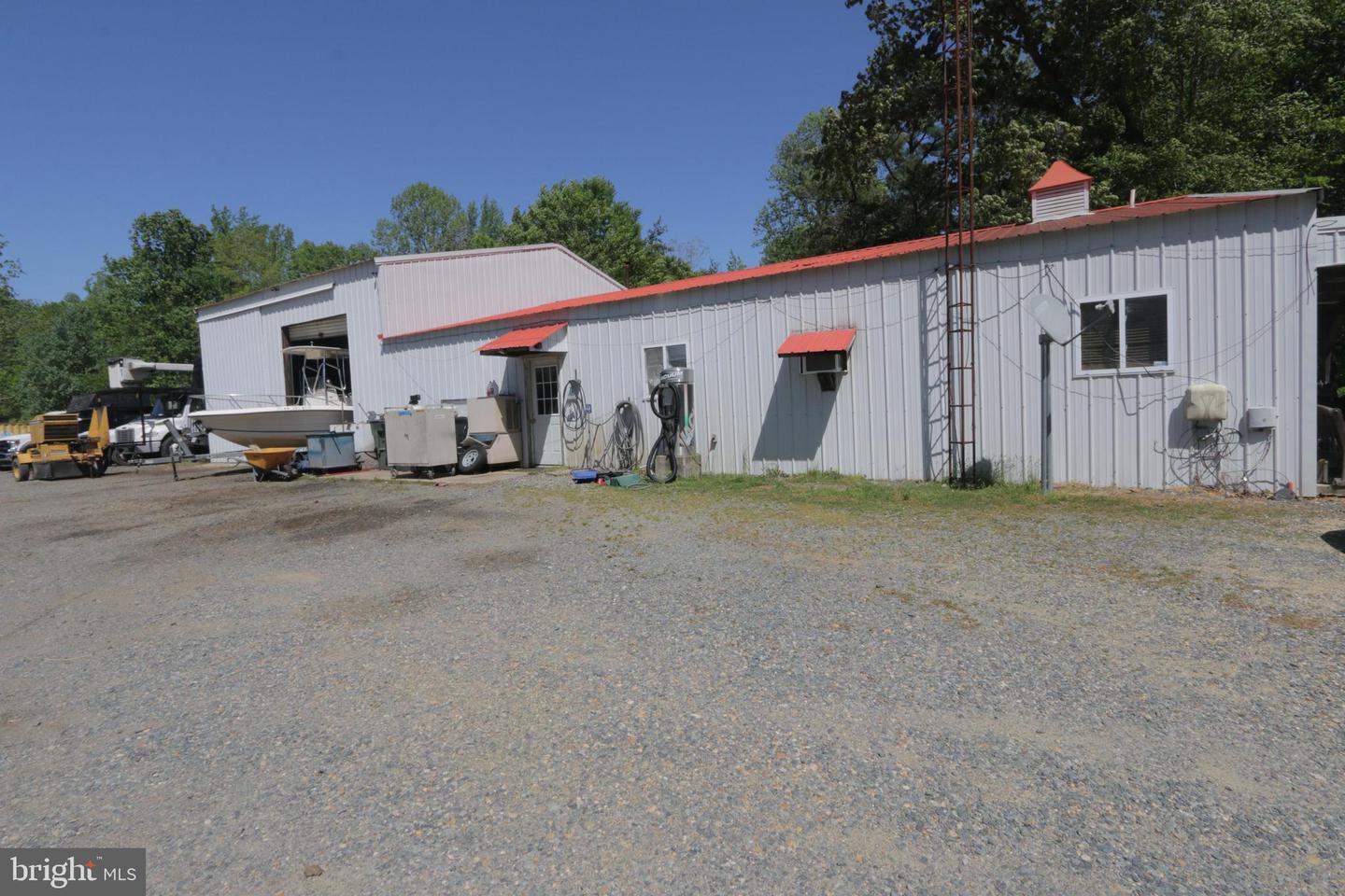 41 WOOD LANDING RD, FREDERICKSBURG, Virginia 22405, 4 Bedrooms Bedrooms, 12 Rooms Rooms,2 BathroomsBathrooms,Residential,For Sale,41 WOOD LANDING RD,VAST2037998 MLS # VAST2037998