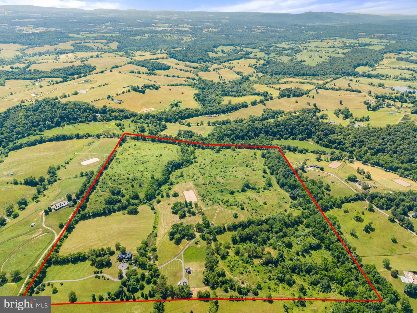 9425 BLACKPOND LN, DELAPLANE, Virginia 20144, 5 Bedrooms Bedrooms, ,5 BathroomsBathrooms,Residential,For Sale,9425 BLACKPOND LN,VAFQ2015892 MLS # VAFQ2015892