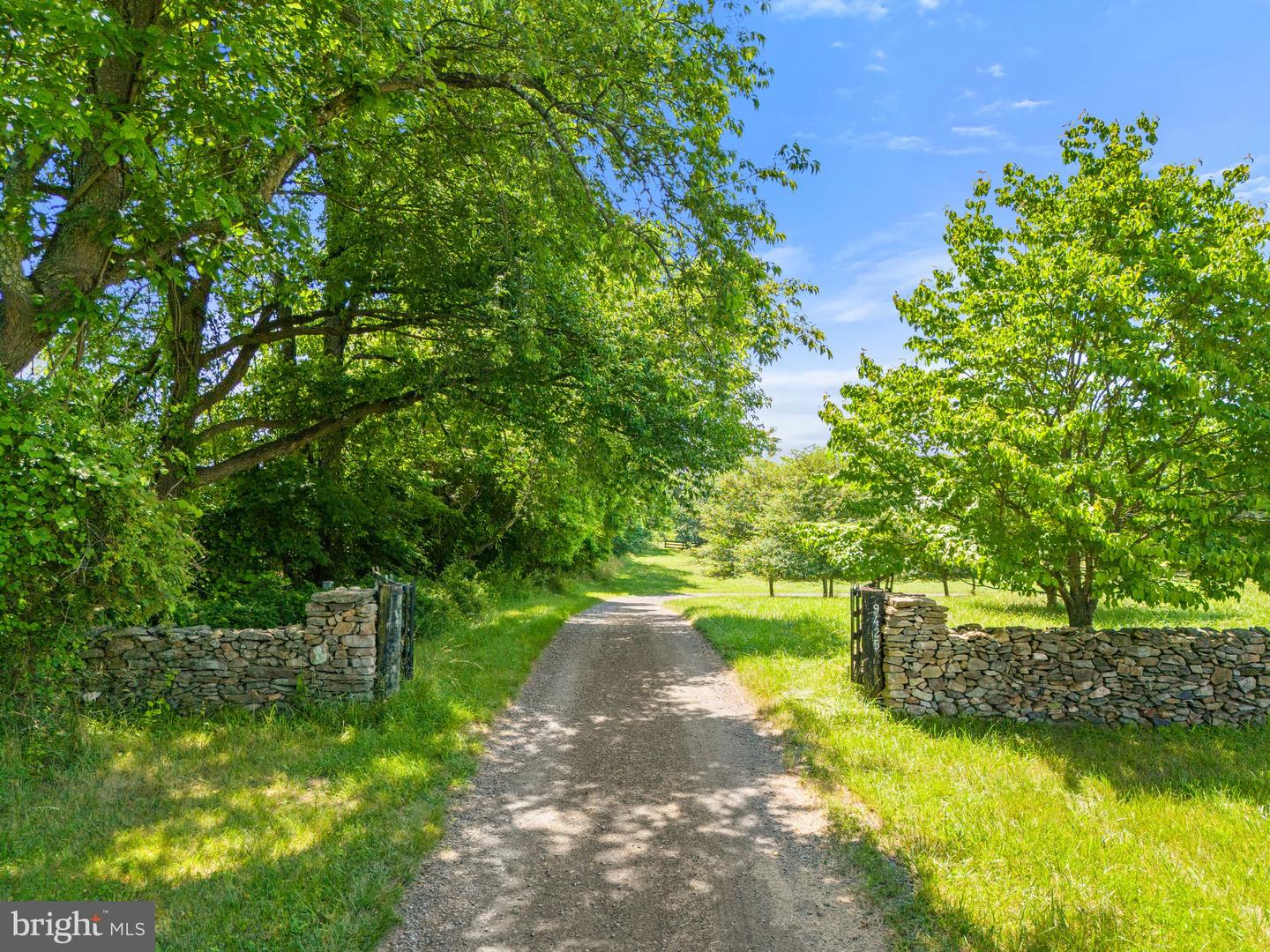 9425 BLACKPOND LN, DELAPLANE, Virginia 20144, 5 Bedrooms Bedrooms, ,5 BathroomsBathrooms,Residential,For Sale,9425 BLACKPOND LN,VAFQ2015892 MLS # VAFQ2015892