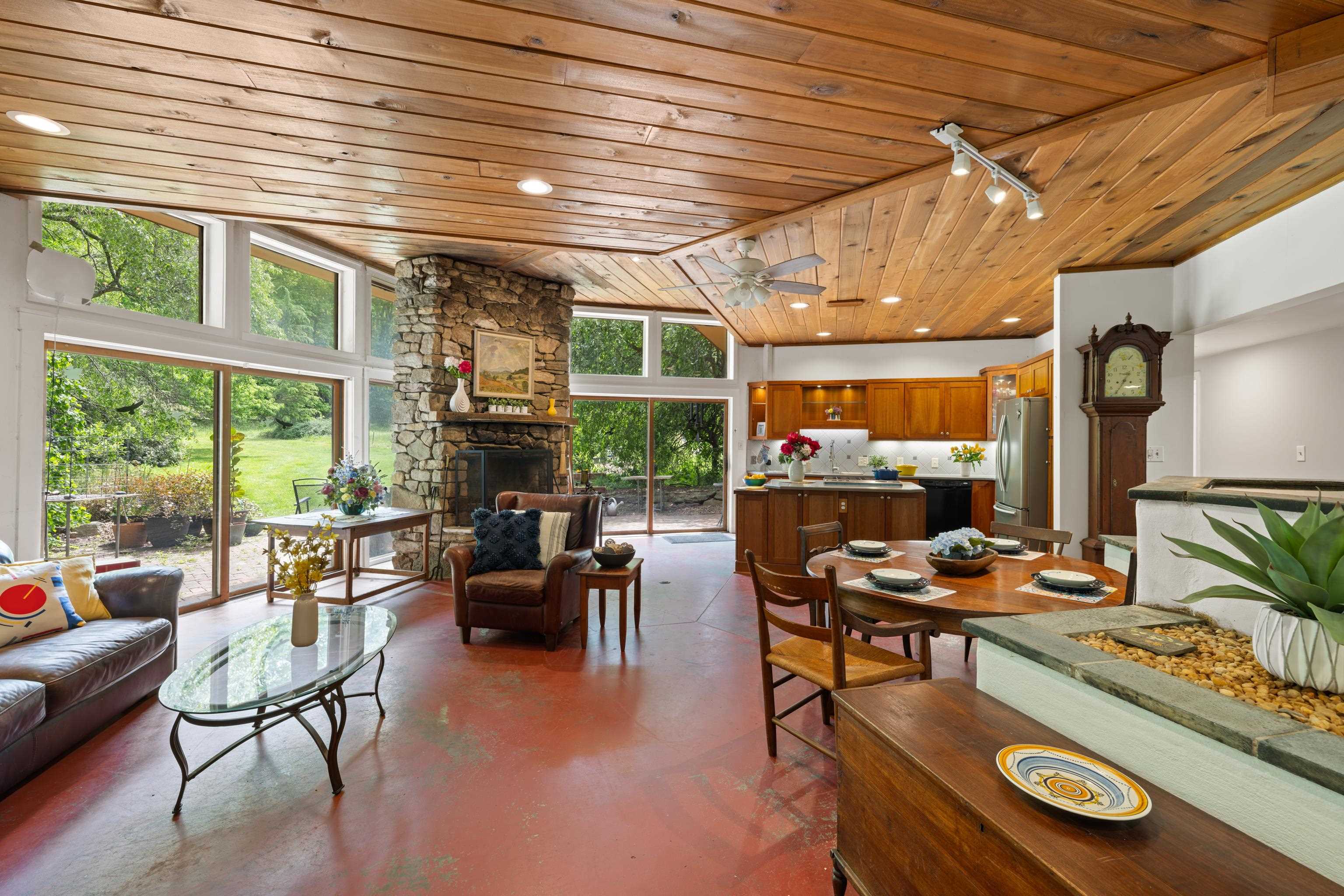 7598 N LEE HWY, RAPHINE, Virginia 24472, 2 Bedrooms Bedrooms, ,2 BathroomsBathrooms,Residential,14,7598 N LEE HWY,664489 MLS # 664489