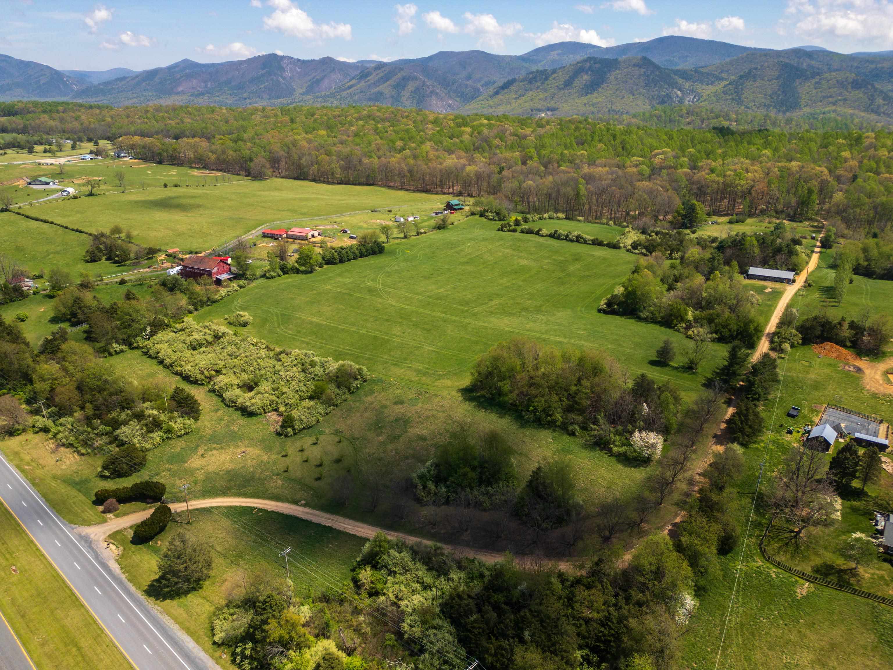 7598 N LEE HWY, RAPHINE, Virginia 24472, 2 Bedrooms Bedrooms, ,2 BathroomsBathrooms,Residential,14,7598 N LEE HWY,664489 MLS # 664489