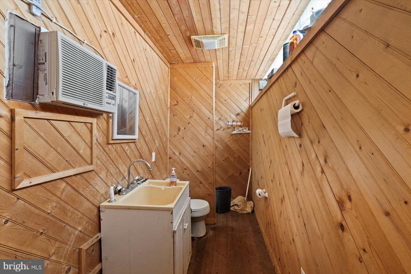 10150 HEDRICK FARM LN, MIDLAND, Virginia 22728, 7 Bedrooms Bedrooms, ,6 BathroomsBathrooms,Residential,For Sale,10150 HEDRICK FARM LN,VAFQ2016418 MLS # VAFQ2016418 10150 HEDRICK FARM LN, MIDLAND, Virginia 22728, 7 Bedrooms Bedrooms, ,6 BathroomsBathrooms,Residential,For Sale,10150 HEDRICK FARM LN,VAFQ2016418 MLS # VAFQ2016418