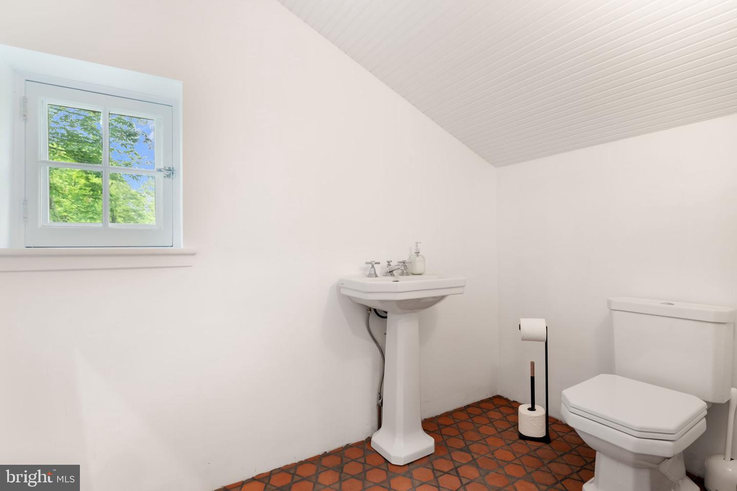 16158 CLARKES GAP RD, WATERFORD, Virginia 20197, 7 Bedrooms Bedrooms, ,1 BathroomBathrooms,Residential,For Sale,16158 CLARKES GAP RD,VALO2092906 MLS # VALO2092906