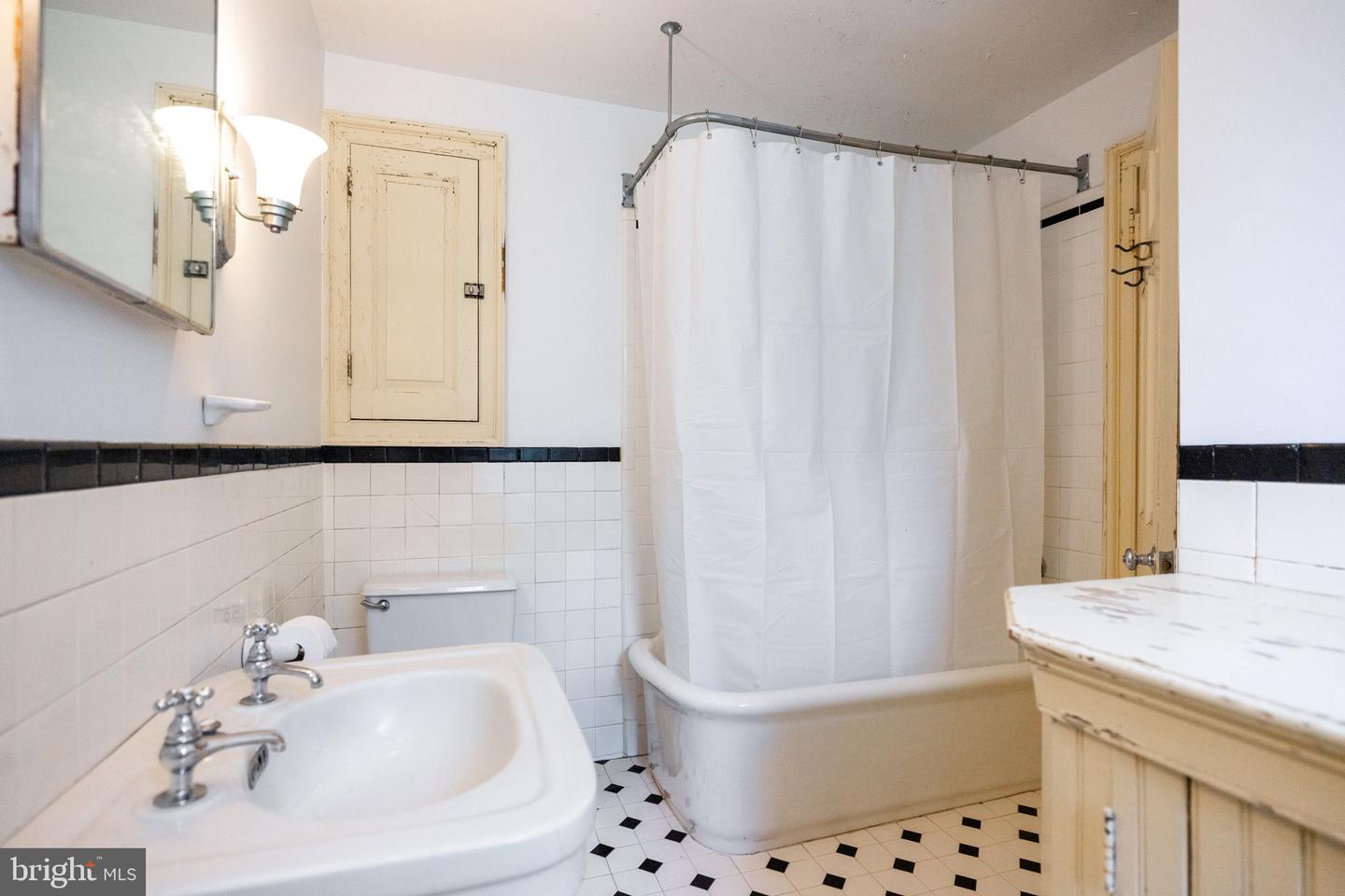 16158 CLARKES GAP RD, WATERFORD, Virginia 20197, 7 Bedrooms Bedrooms, ,1 BathroomBathrooms,Residential,For Sale,16158 CLARKES GAP RD,VALO2092906 MLS # VALO2092906