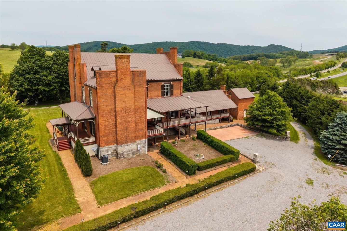 325 FACTORY OUTLET DR, MAX MEADOWS, Virginia 24360, 5 Bedrooms Bedrooms, ,3 BathroomsBathrooms,Residential,For Sale,325 FACTORY OUTLET DR,665339 MLS # 665339