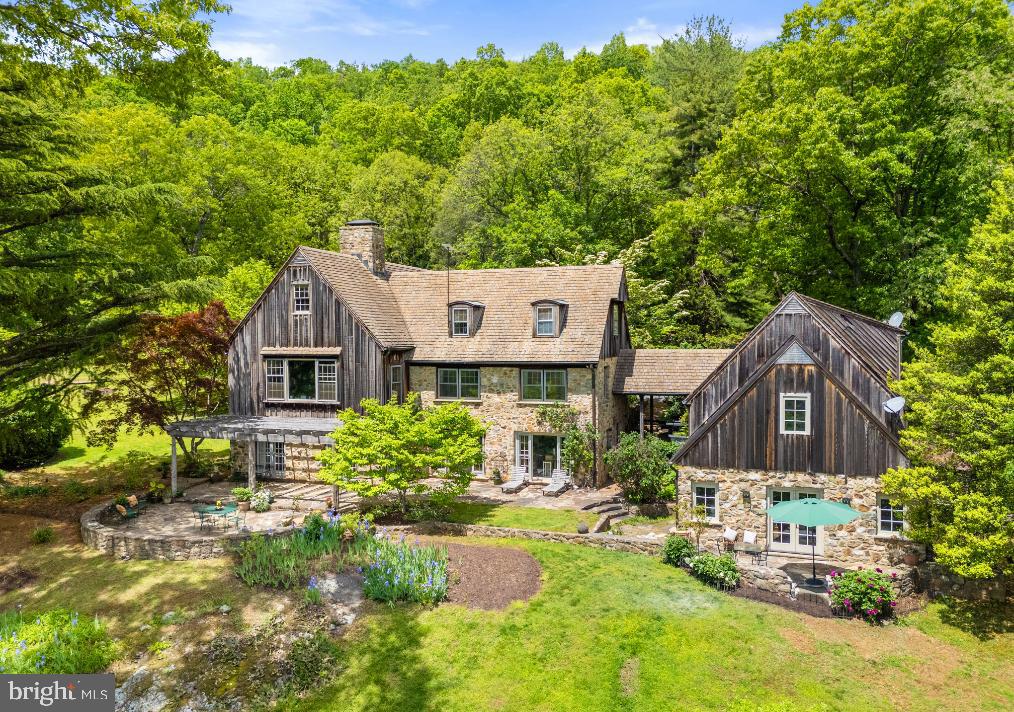 4392 CARRINGTON RD, MARKHAM, Virginia 22643, 4 Bedrooms Bedrooms, ,4 BathroomsBathrooms,Residential,For Sale,4392 CARRINGTON RD,VAFQ2016408 MLS # VAFQ2016408