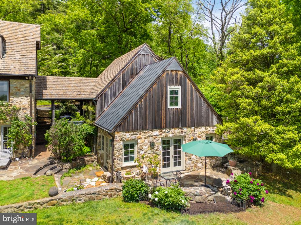 4392 CARRINGTON RD, MARKHAM, Virginia 22643, 4 Bedrooms Bedrooms, ,4 BathroomsBathrooms,Residential,For Sale,4392 CARRINGTON RD,VAFQ2016408 MLS # VAFQ2016408