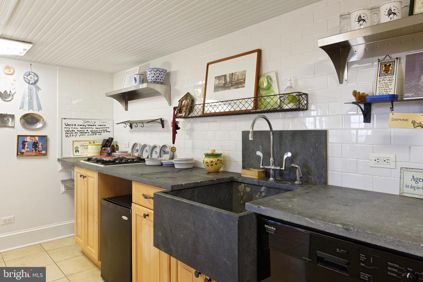 4392 CARRINGTON RD, MARKHAM, Virginia 22643, 4 Bedrooms Bedrooms, ,4 BathroomsBathrooms,Residential,For Sale,4392 CARRINGTON RD,VAFQ2016408 MLS # VAFQ2016408