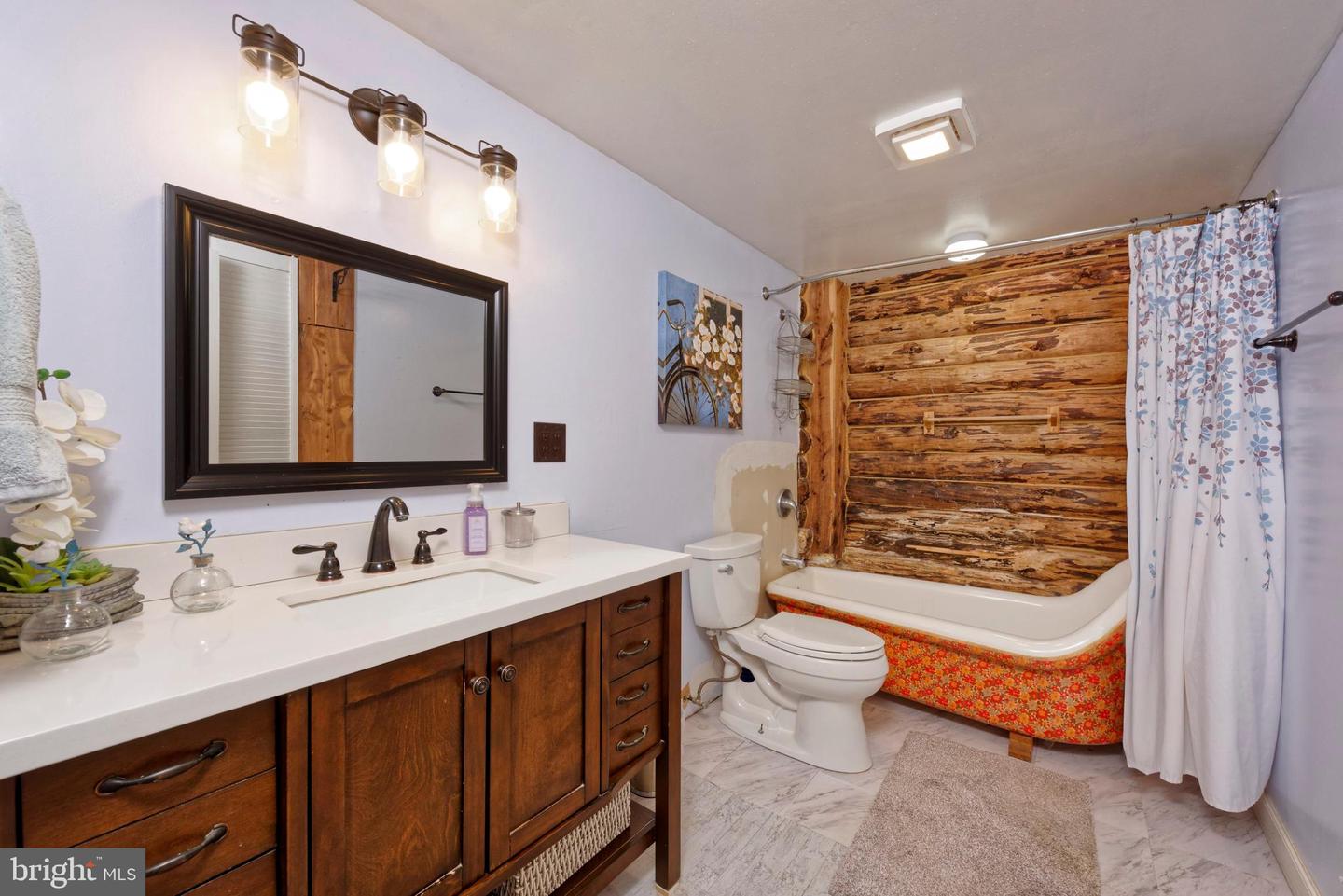 4392 CARRINGTON RD, MARKHAM, Virginia 22643, 4 Bedrooms Bedrooms, ,4 BathroomsBathrooms,Residential,For Sale,4392 CARRINGTON RD,VAFQ2016408 MLS # VAFQ2016408