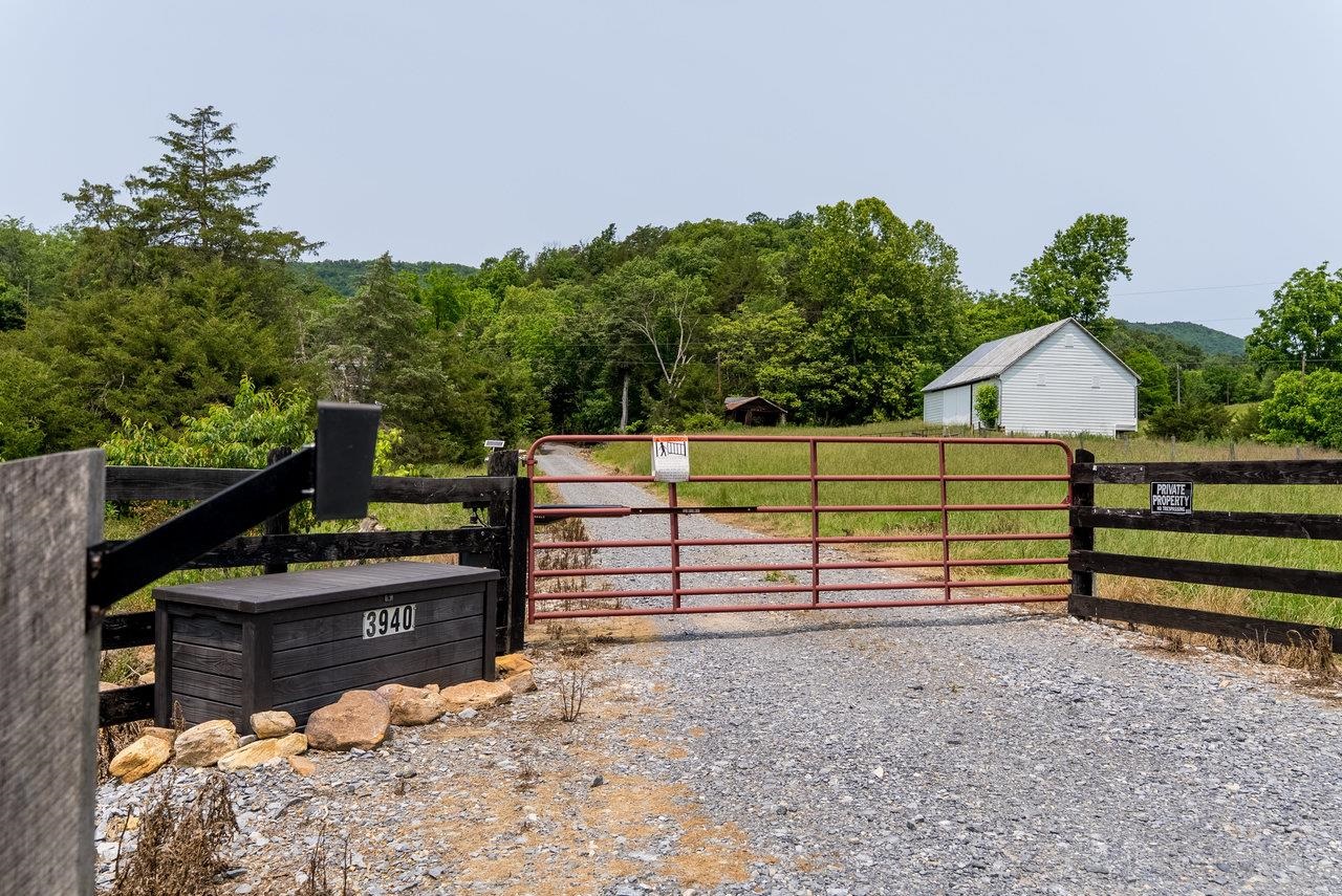 3940 US HWY 340, STANLEY, Virginia 22851, 1 Bedroom Bedrooms, ,2 BathroomsBathrooms,Residential,14,3940 US HWY 340,665496 MLS # 665496 3940 US HWY 340, STANLEY, Virginia 22851, 1 Bedroom Bedrooms, ,2 BathroomsBathrooms,Residential,14,3940 US HWY 340,665496 MLS # 665496