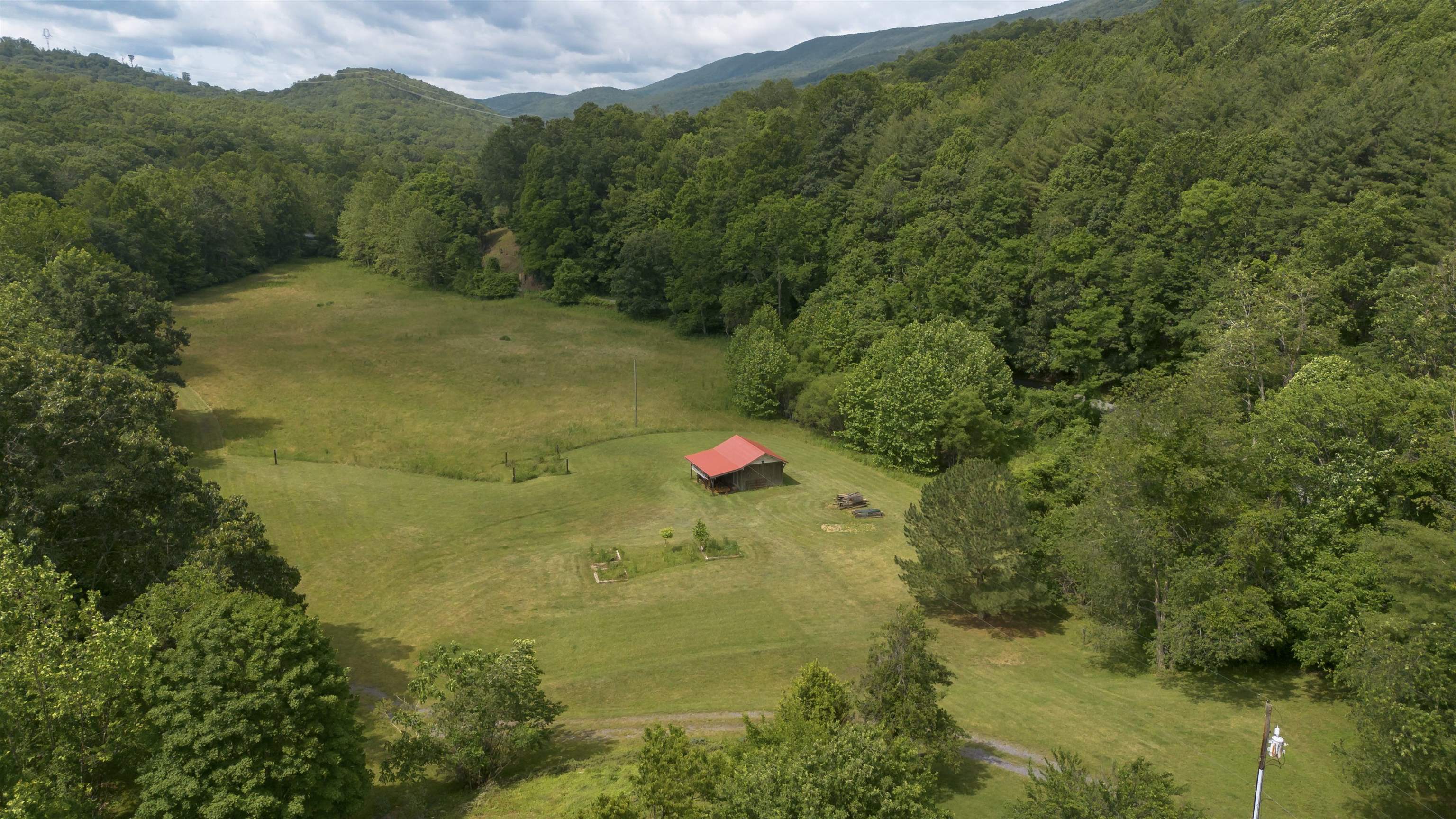 7304 DRY RUN RD, BURNSVILLE, Virginia 24487, 3 Bedrooms Bedrooms, ,2 BathroomsBathrooms,Residential,14,7304 DRY RUN RD,666061 MLS # 666061