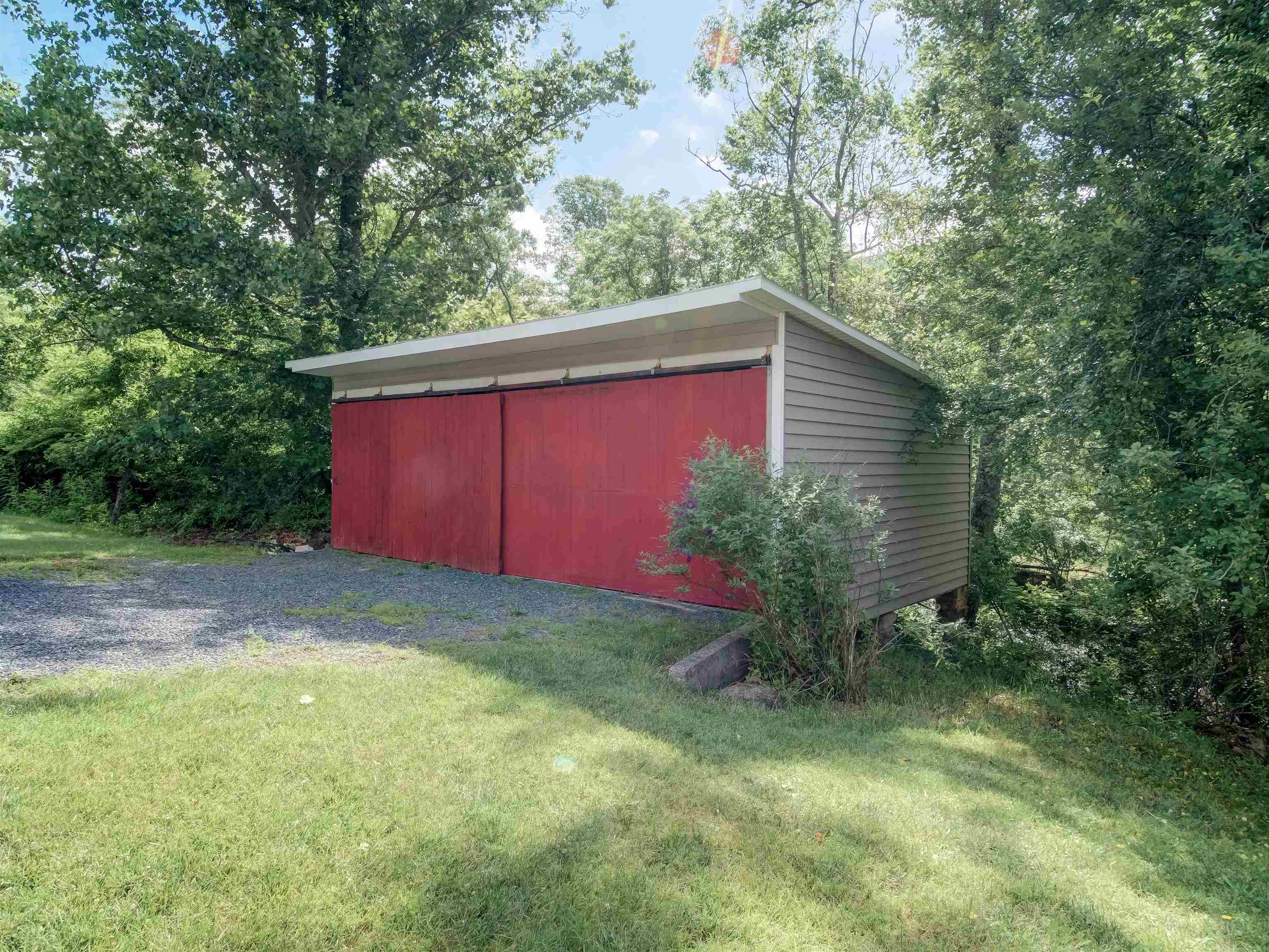 7304 DRY RUN RD, BURNSVILLE, Virginia 24487, 3 Bedrooms Bedrooms, ,2 BathroomsBathrooms,Residential,14,7304 DRY RUN RD,666061 MLS # 666061