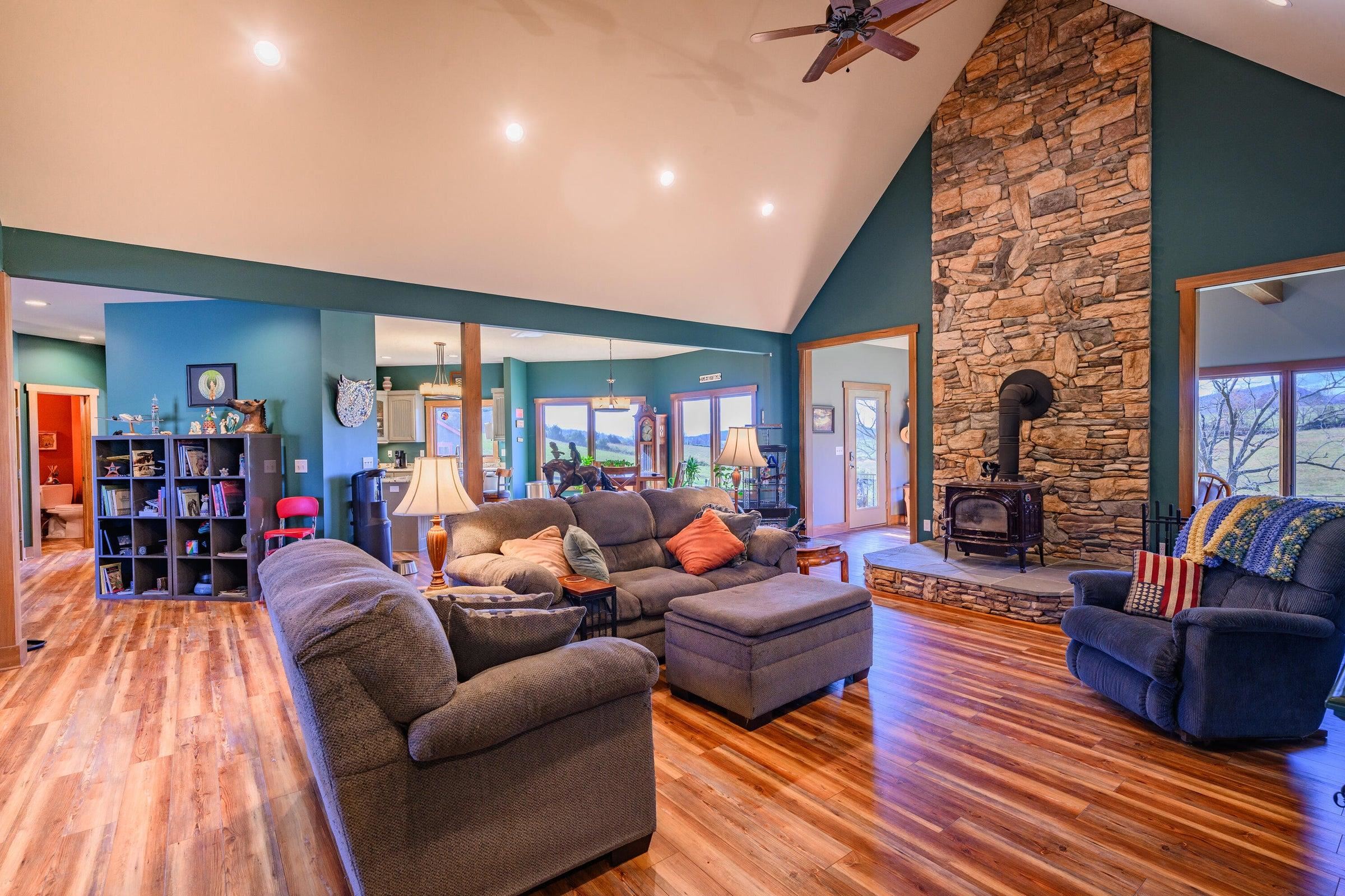 747 NEW PROVIDENCE RD, RAPHINE, Virginia 24472, 4 Bedrooms Bedrooms, ,2 BathroomsBathrooms,Residential,14,747 NEW PROVIDENCE RD,666708 MLS # 666708