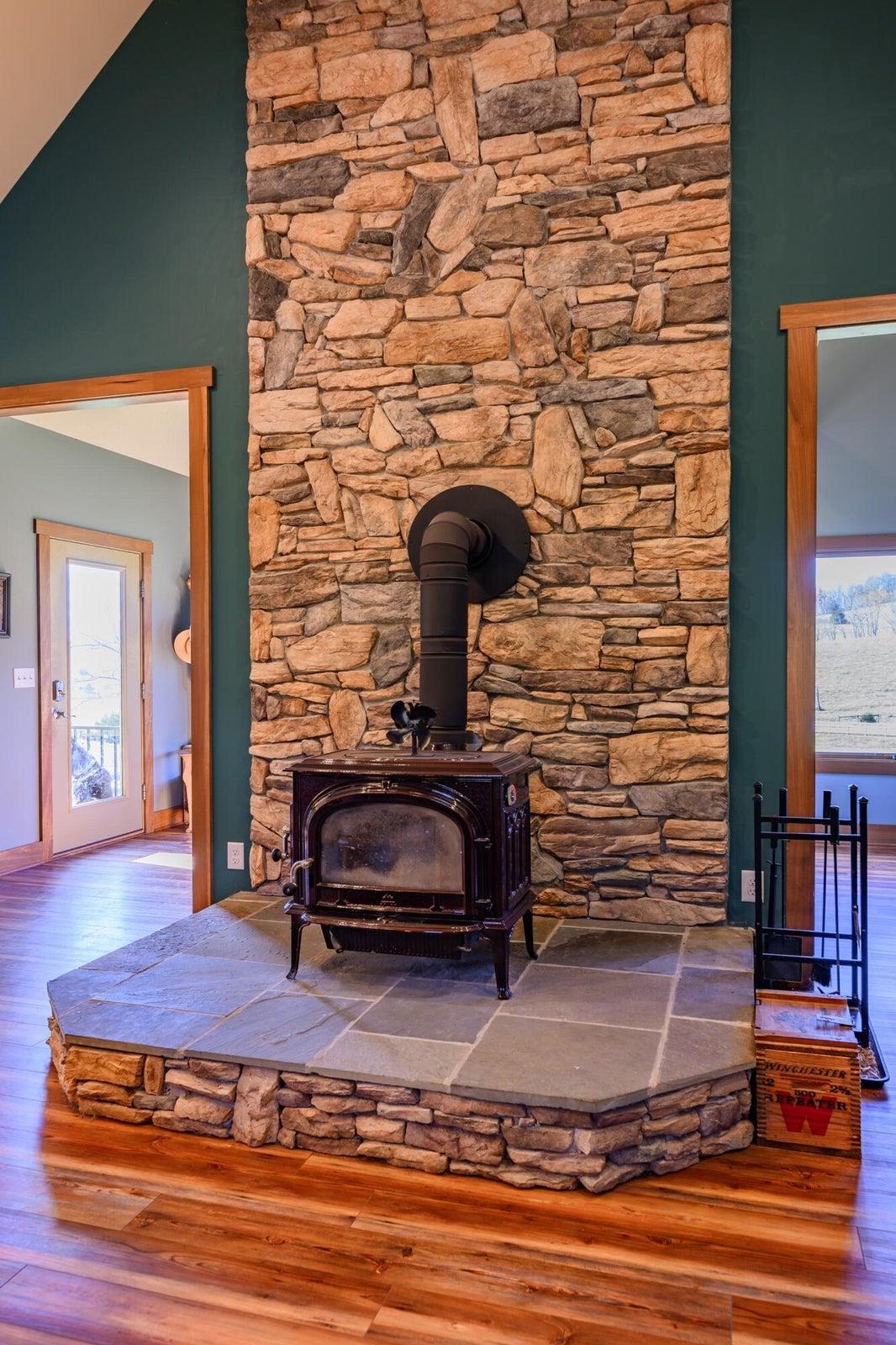 747 NEW PROVIDENCE RD, RAPHINE, Virginia 24472, 4 Bedrooms Bedrooms, ,2 BathroomsBathrooms,Residential,14,747 NEW PROVIDENCE RD,666708 MLS # 666708