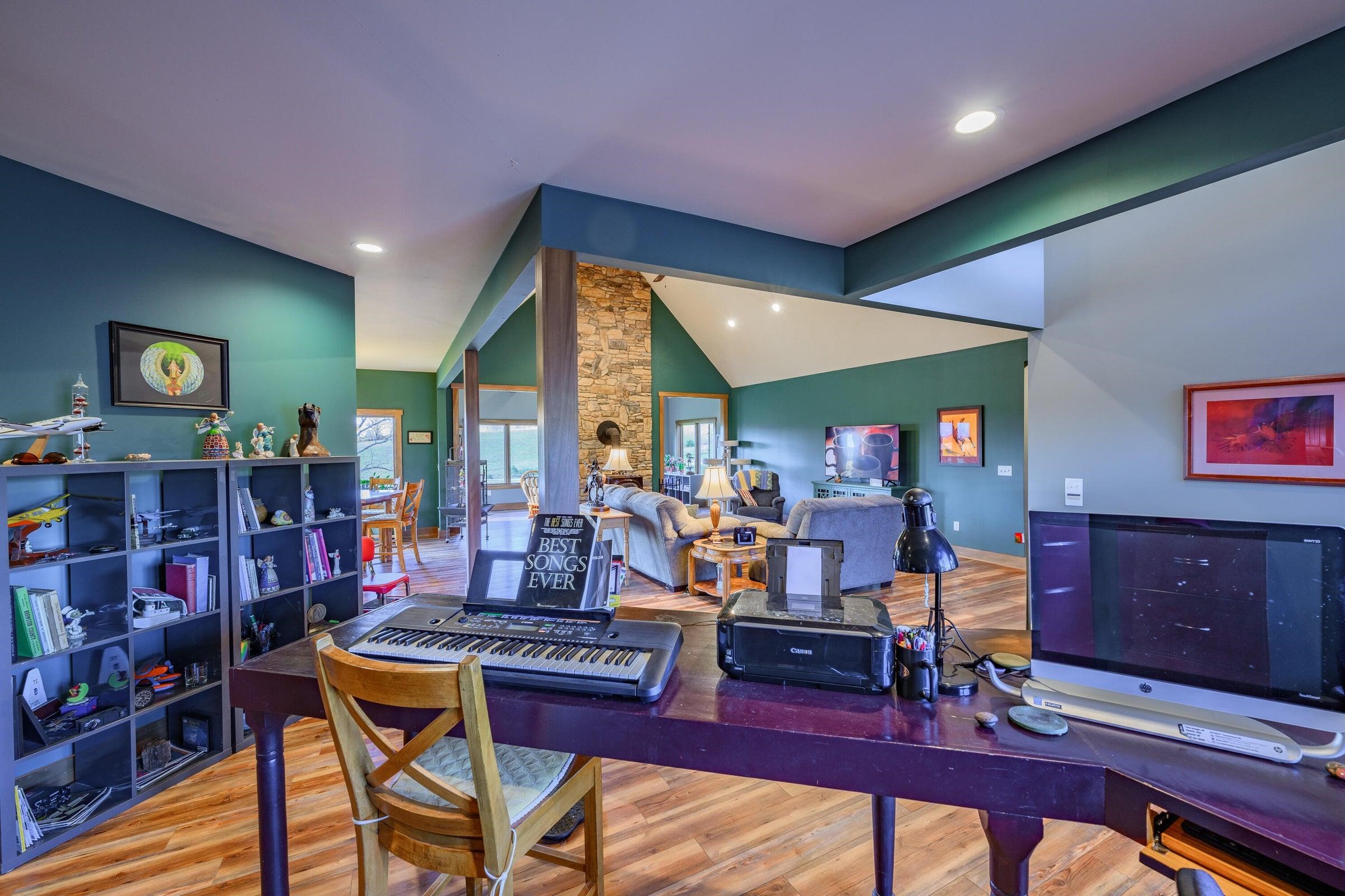 747 NEW PROVIDENCE RD, RAPHINE, Virginia 24472, 4 Bedrooms Bedrooms, ,2 BathroomsBathrooms,Residential,14,747 NEW PROVIDENCE RD,666708 MLS # 666708