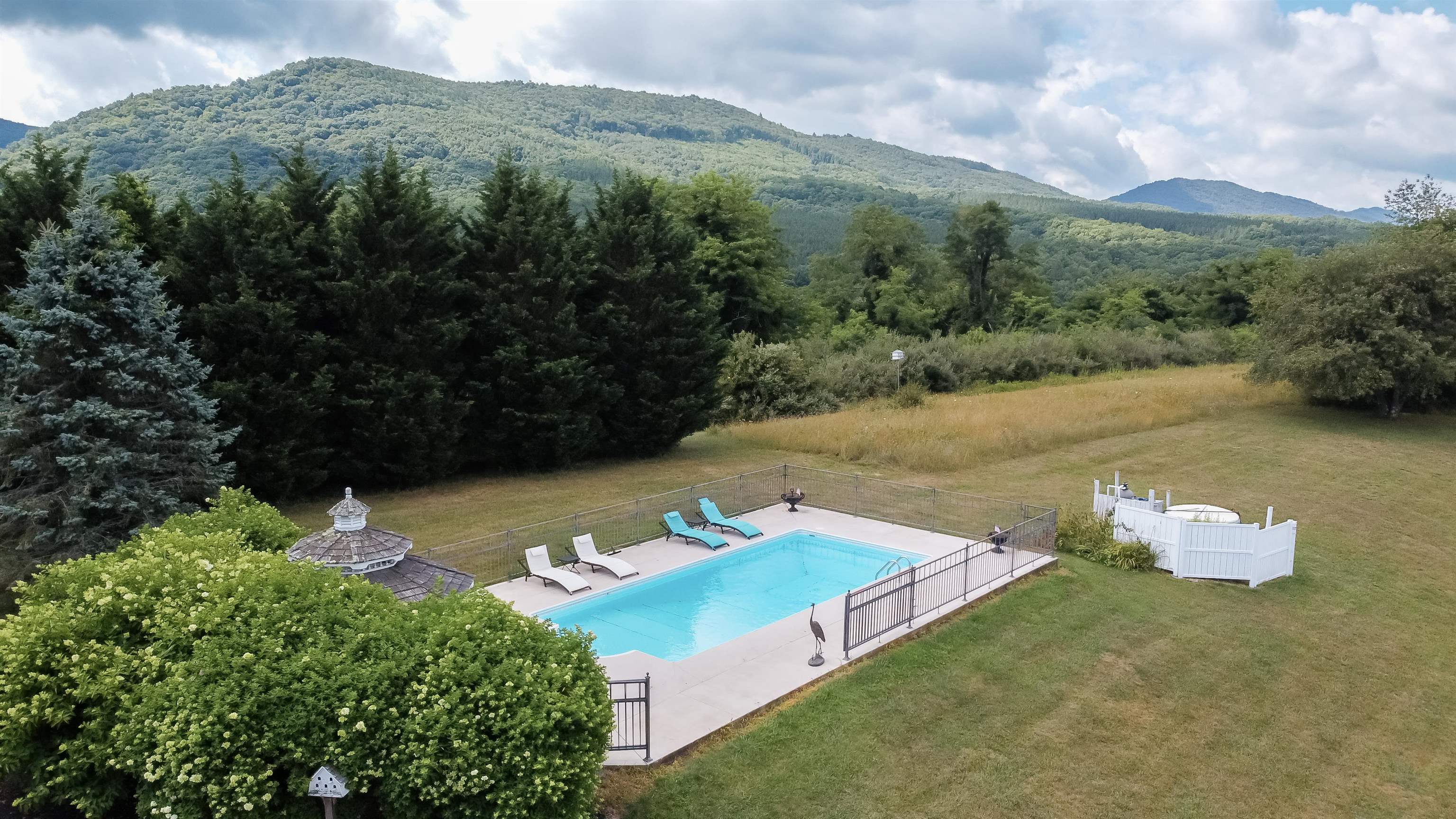 71 SAND HILL LN, WARM SPRINGS, Virginia 24484, 3 Bedrooms Bedrooms, ,4 BathroomsBathrooms,Residential,14,71 SAND HILL LN,666857 MLS # 666857