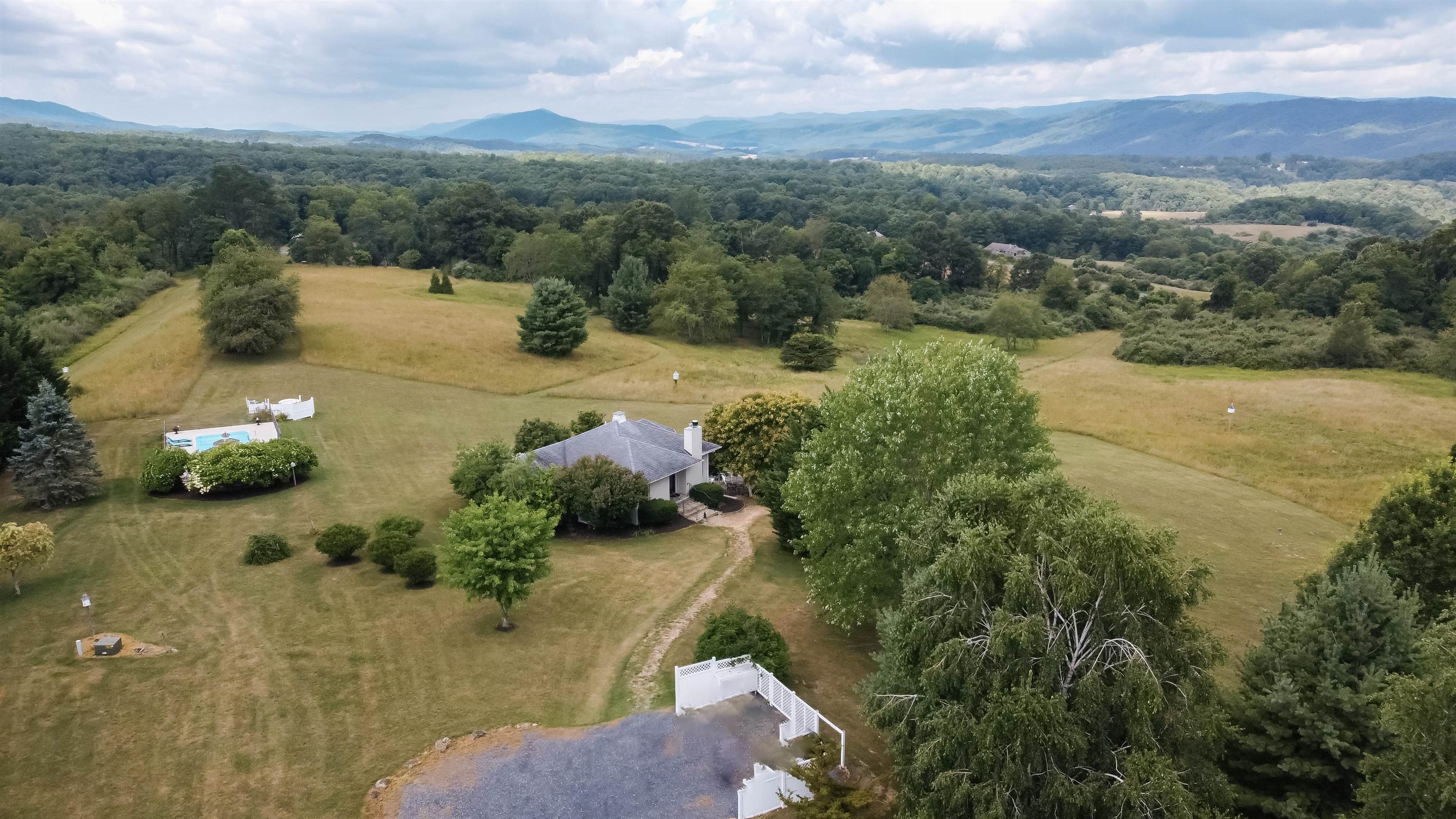71 SAND HILL LN, WARM SPRINGS, Virginia 24484, 3 Bedrooms Bedrooms, ,4 BathroomsBathrooms,Residential,14,71 SAND HILL LN,666857 MLS # 666857