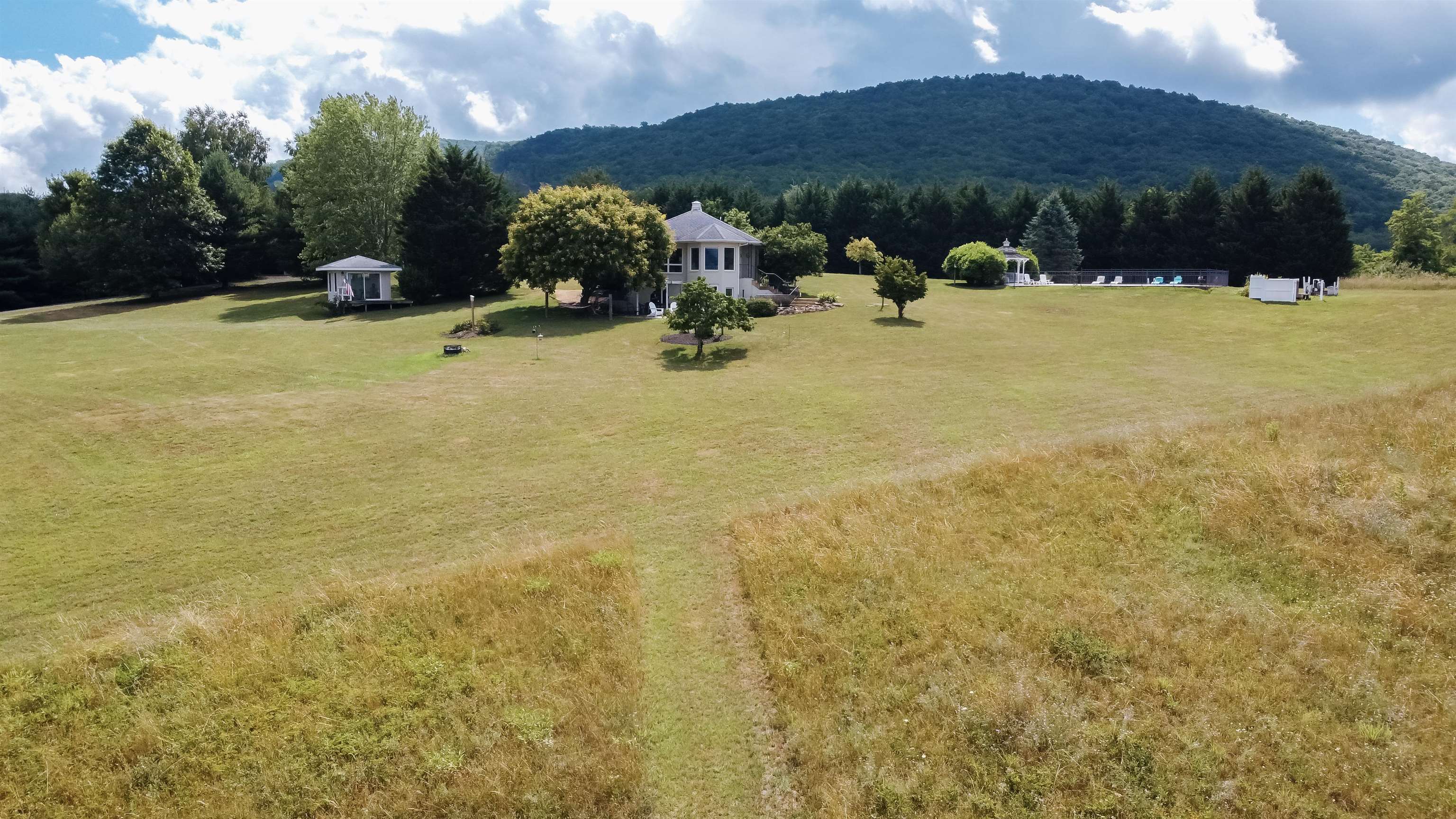 71 SAND HILL LN, WARM SPRINGS, Virginia 24484, 3 Bedrooms Bedrooms, ,4 BathroomsBathrooms,Residential,14,71 SAND HILL LN,666857 MLS # 666857