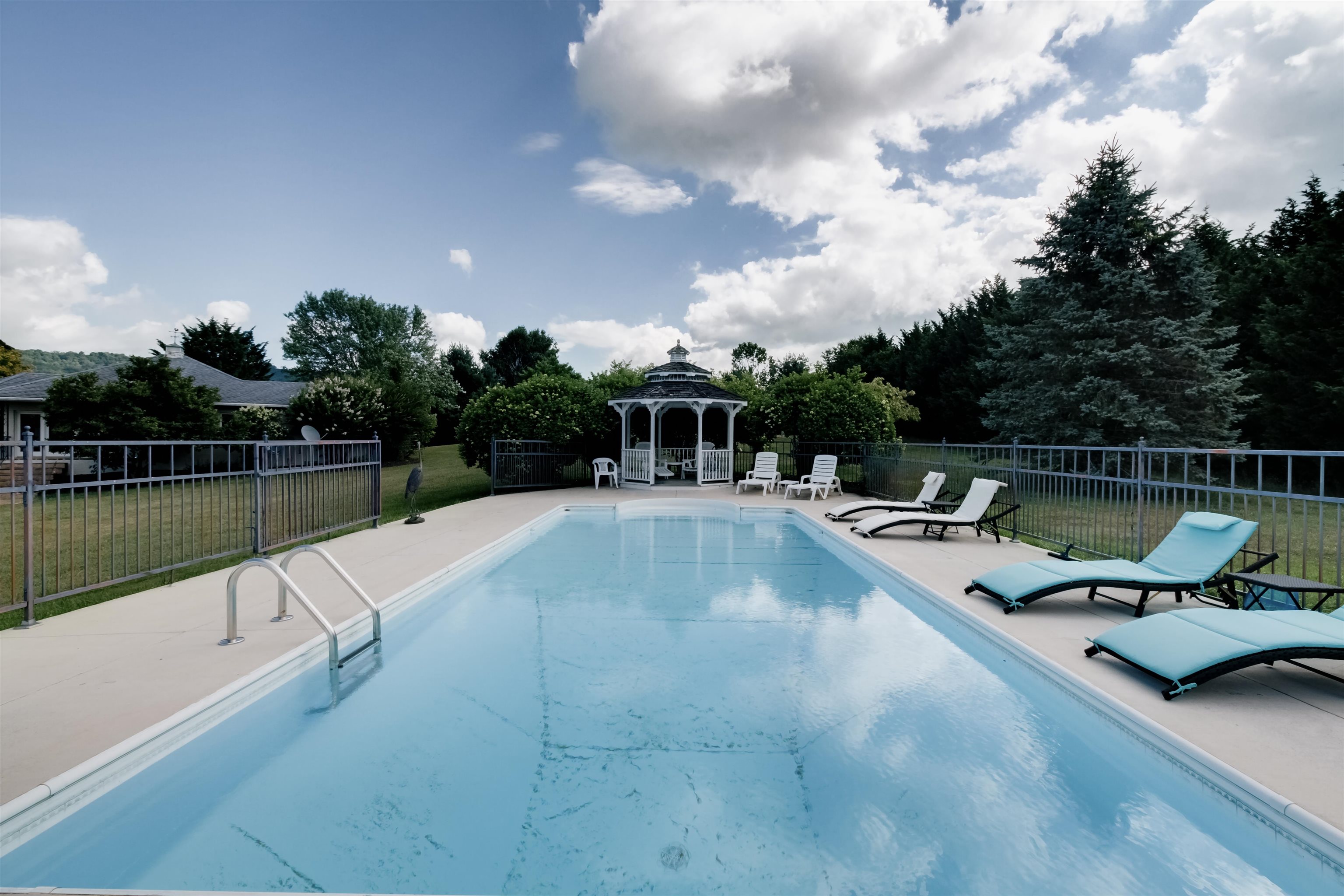 71 SAND HILL LN, WARM SPRINGS, Virginia 24484, 3 Bedrooms Bedrooms, ,4 BathroomsBathrooms,Residential,14,71 SAND HILL LN,666857 MLS # 666857