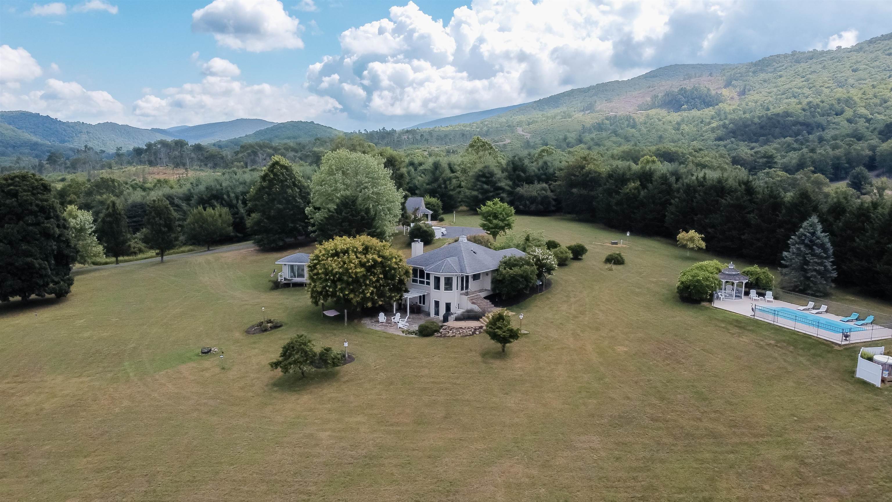 71 SAND HILL LN, WARM SPRINGS, Virginia 24484, 3 Bedrooms Bedrooms, ,4 BathroomsBathrooms,Residential,14,71 SAND HILL LN,666857 MLS # 666857