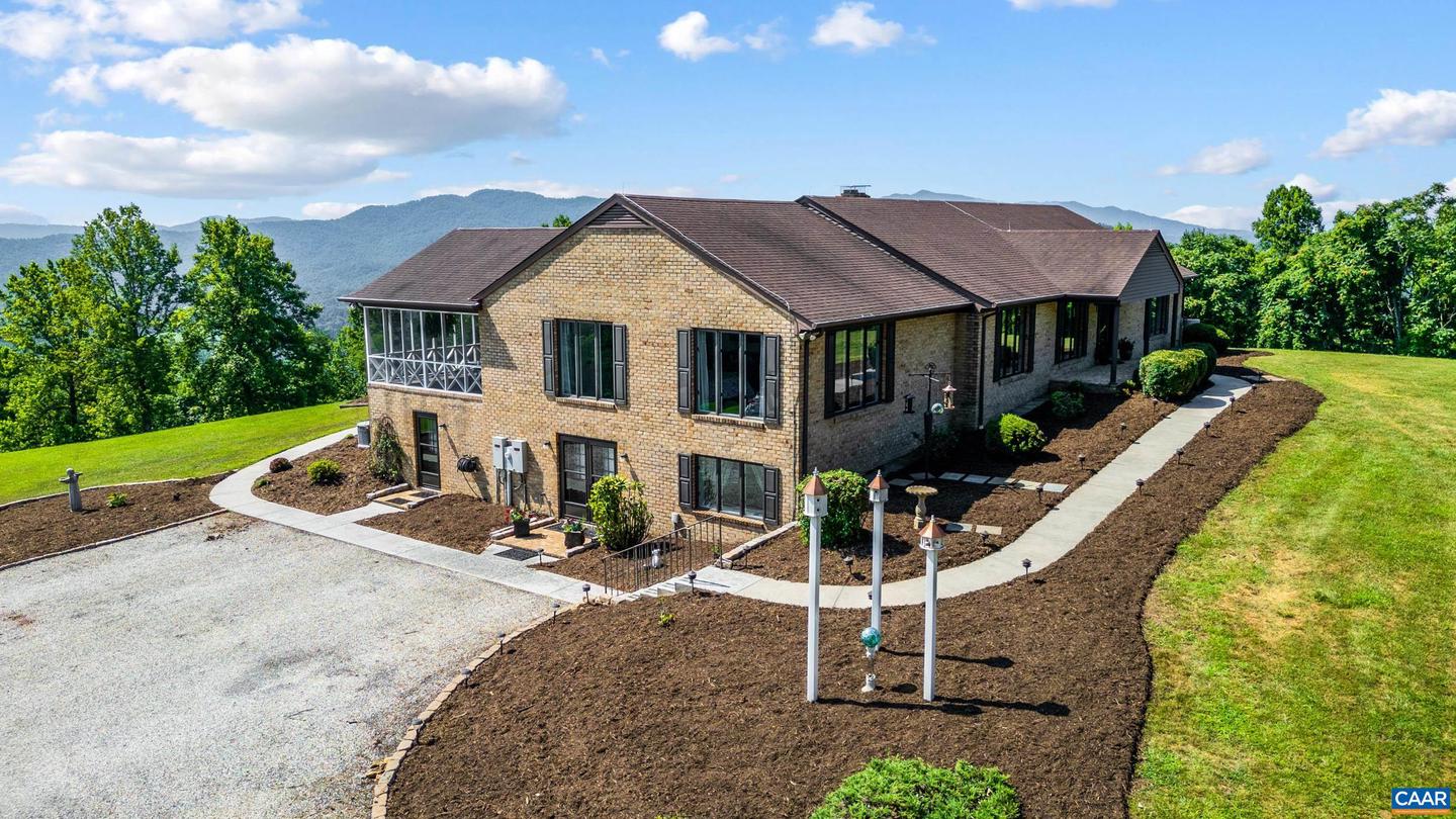 355 DYSON RD, AMHERST, Virginia 24521, 3 Bedrooms Bedrooms, ,4 BathroomsBathrooms,Residential,For Sale,355 DYSON RD,666882 MLS # 666882