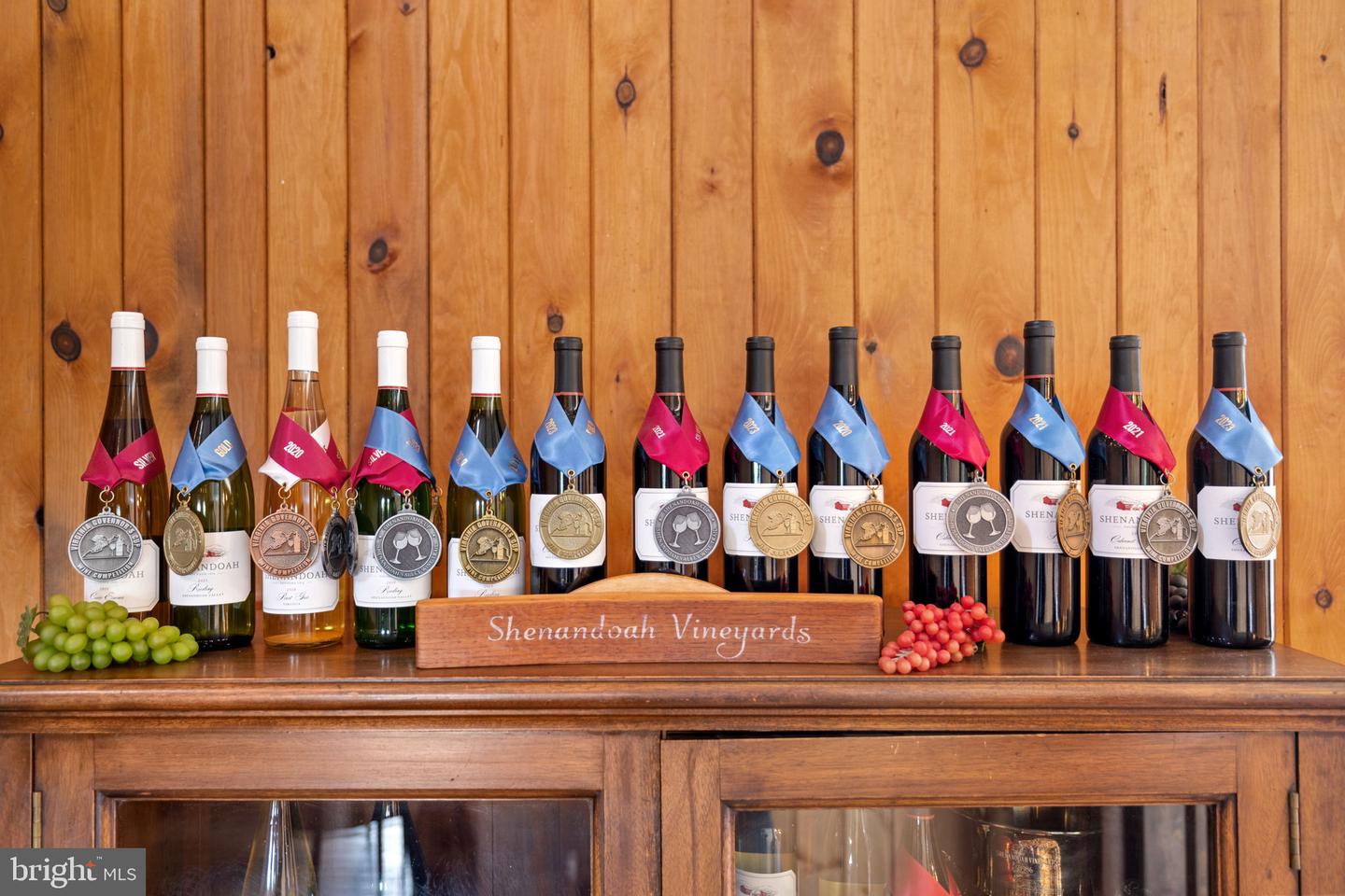 3659 S OX RD, EDINBURG, Virginia 22824, 4 Bedrooms Bedrooms, ,2 BathroomsBathrooms,Residential,For Sale,3659 S OX RD,VASH2011900 MLS # VASH2011900